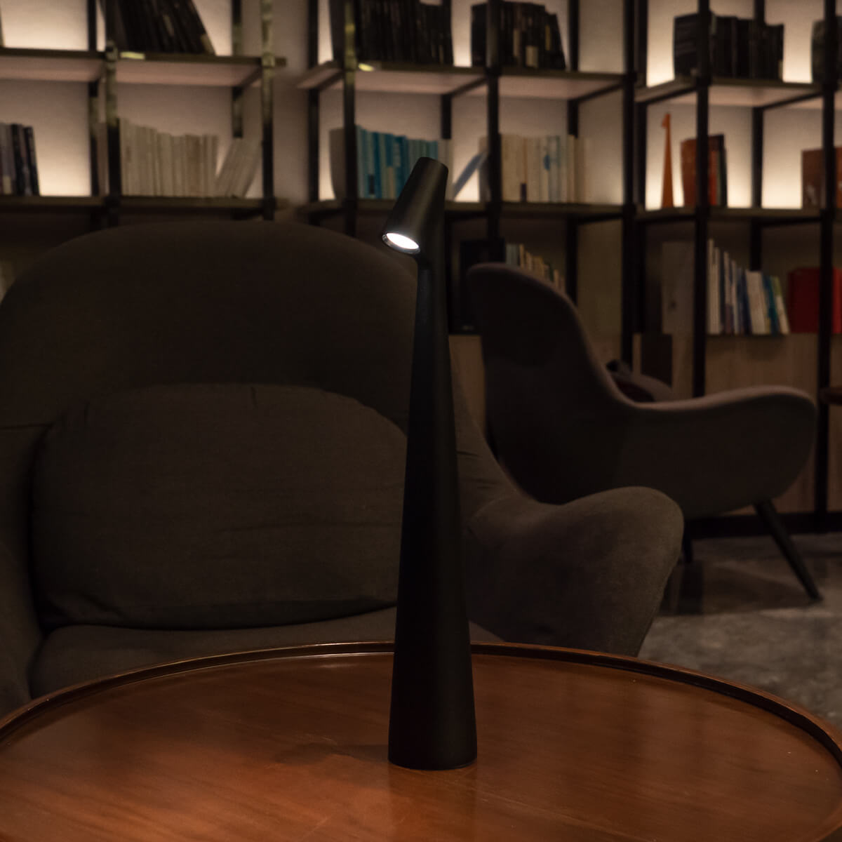 Sculpting Table Lamp with Adjustable Shade - Modern Design for Home Office & Living Room Lighting