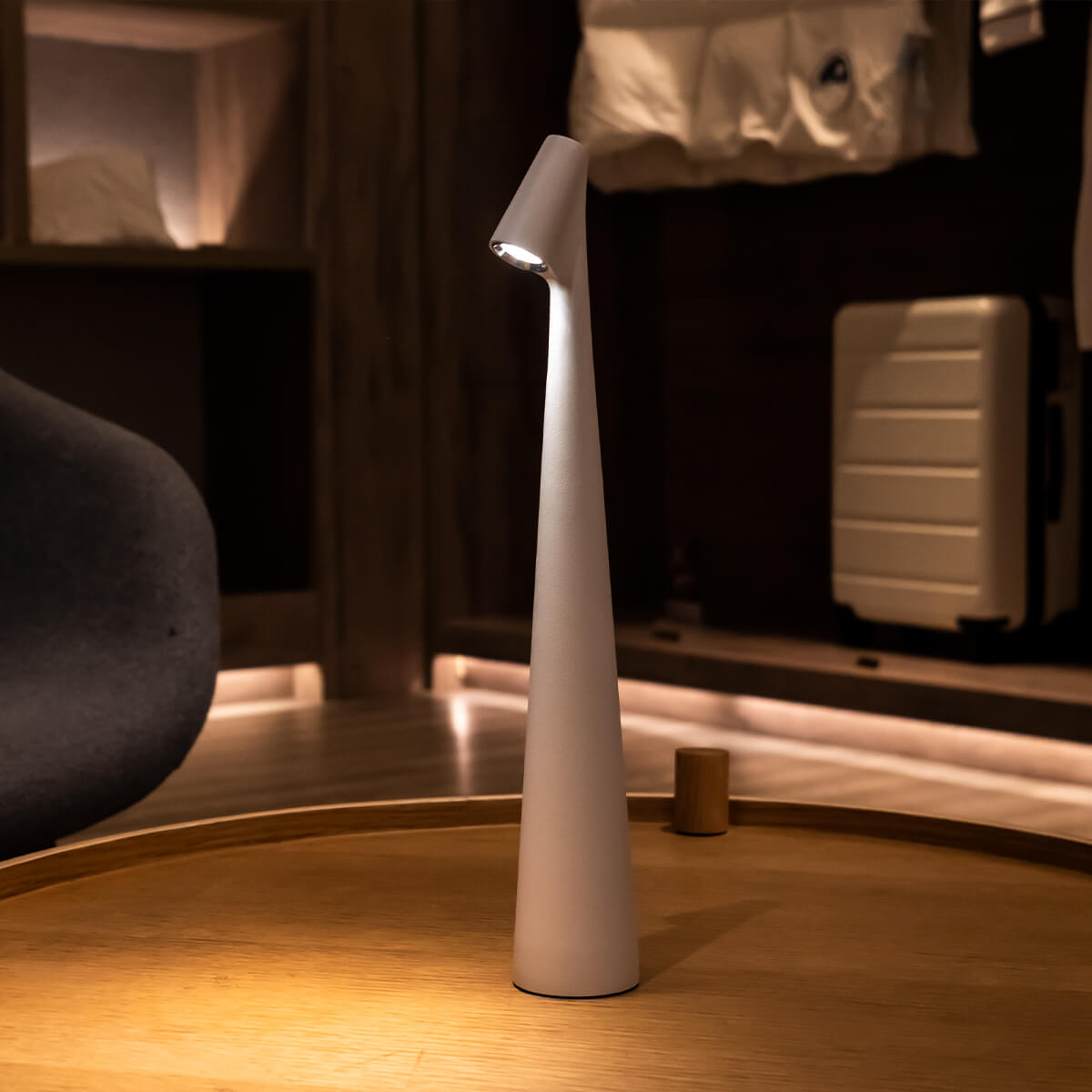 Sculpting Table Lamp with Adjustable Shade - Modern Design for Home Office & Living Room Lighting