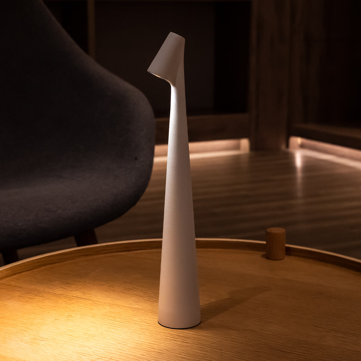 Sculpting Table Lamp with Adjustable Shade - Modern Design for Home Office & Living Room Lighting