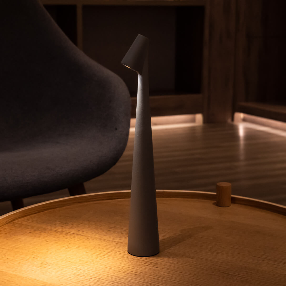 Sculpting Table Lamp with Adjustable Shade - Modern Design for Home Office & Living Room Lighting