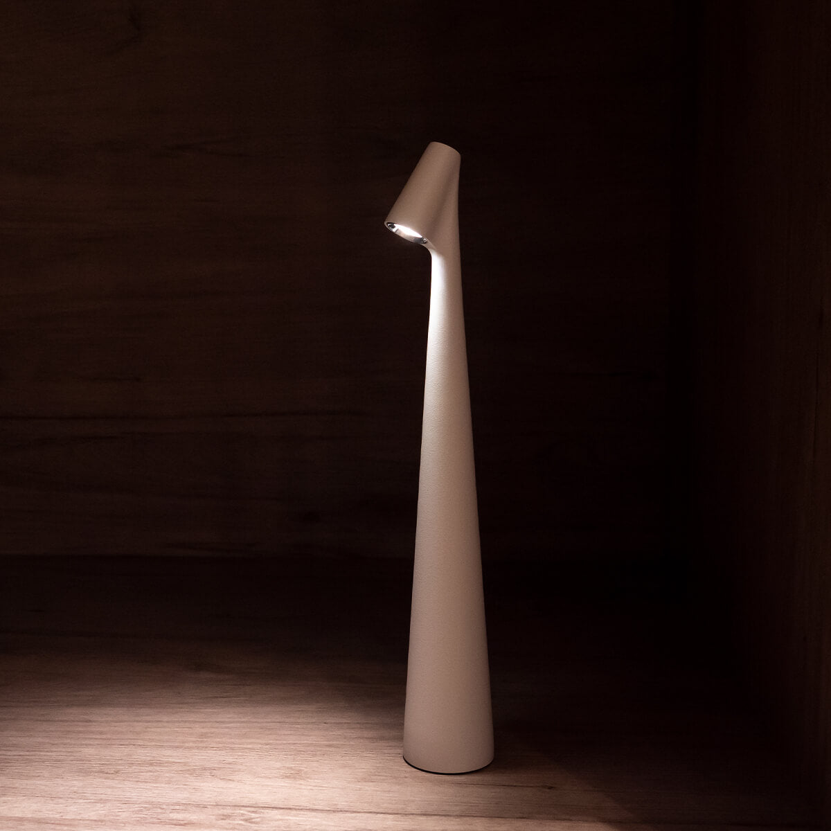 Sculpting Table Lamp with Adjustable Shade - Modern Design for Home Office & Living Room Lighting