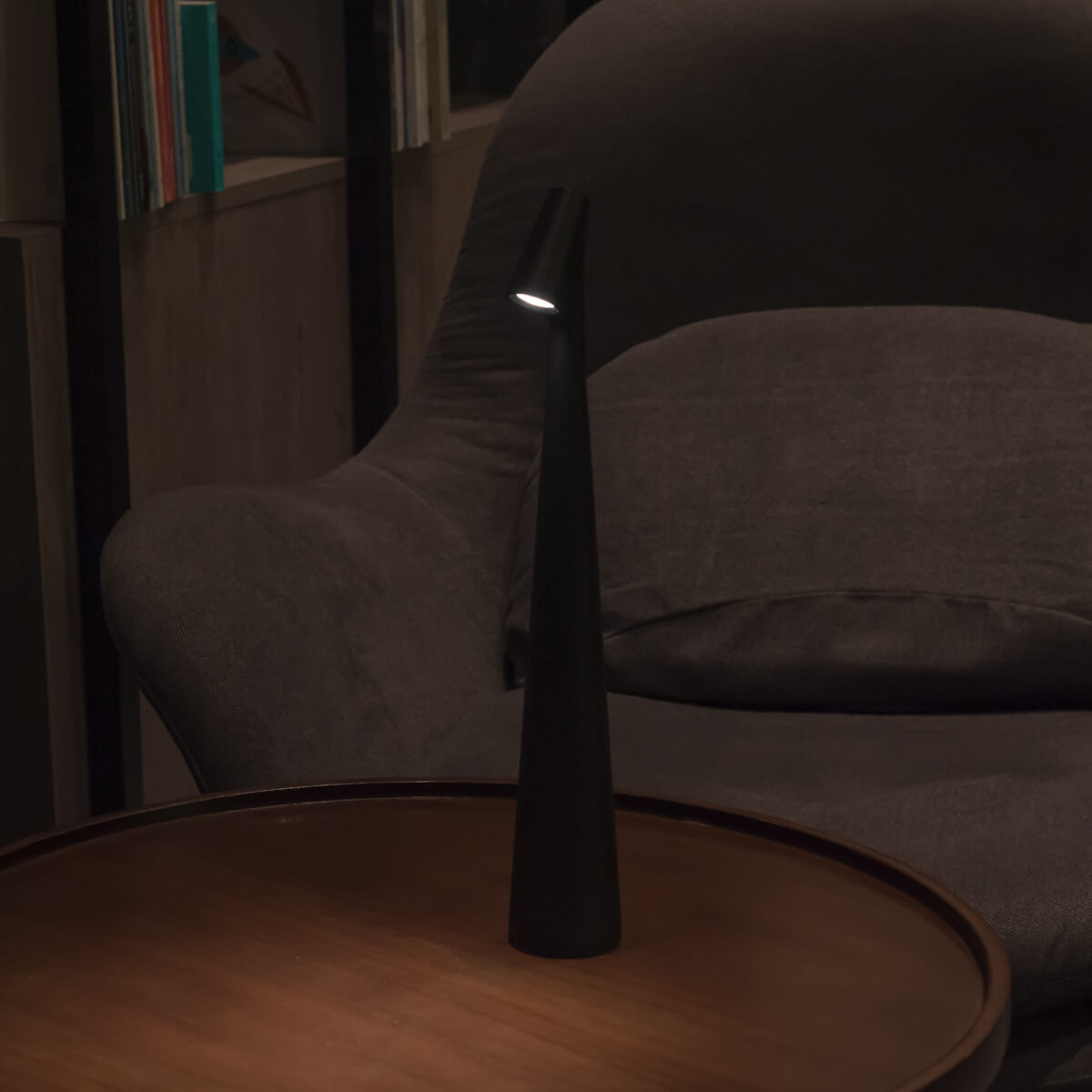 Sculpting Table Lamp with Adjustable Shade - Modern Design for Home Office & Living Room Lighting