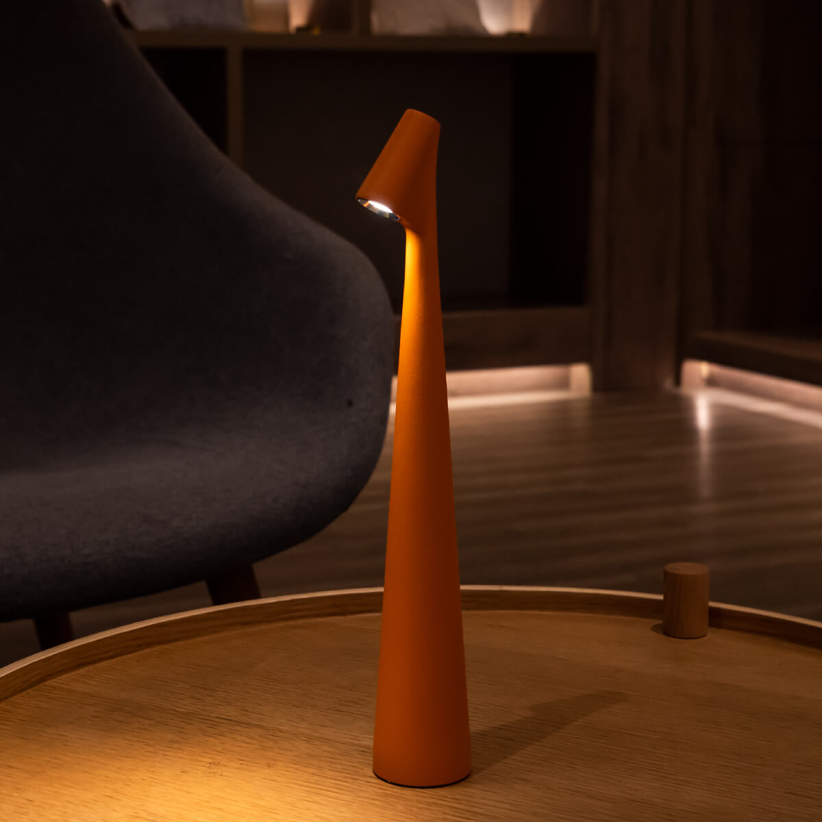 Sculpting Table Lamp with Adjustable Shade - Modern Design for Home Office & Living Room Lighting