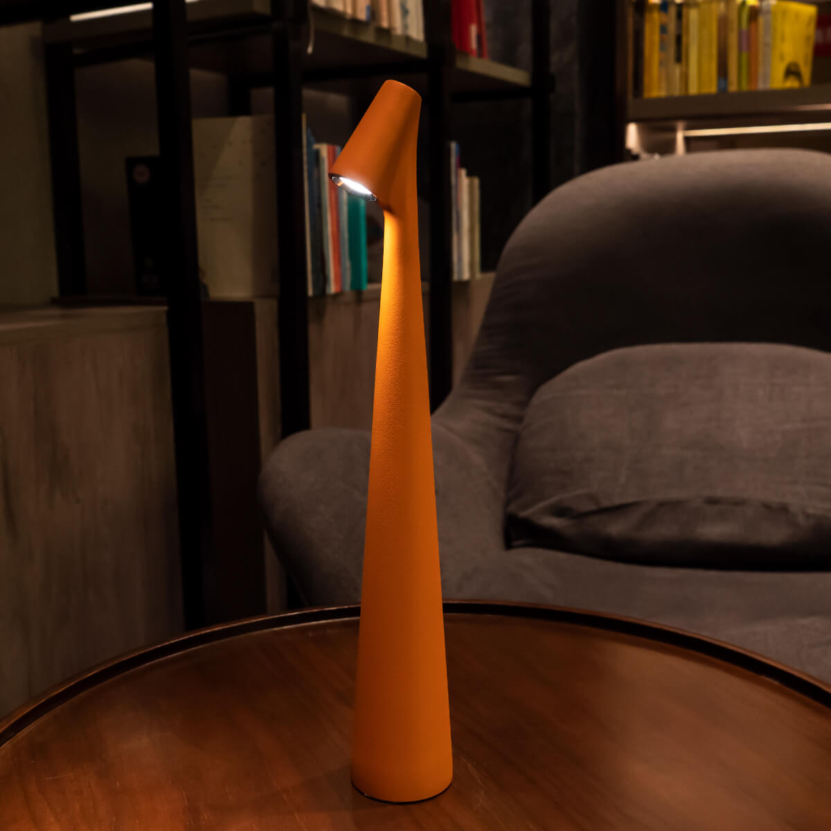 Sculpting Table Lamp with Adjustable Shade - Modern Design for Home Office & Living Room Lighting