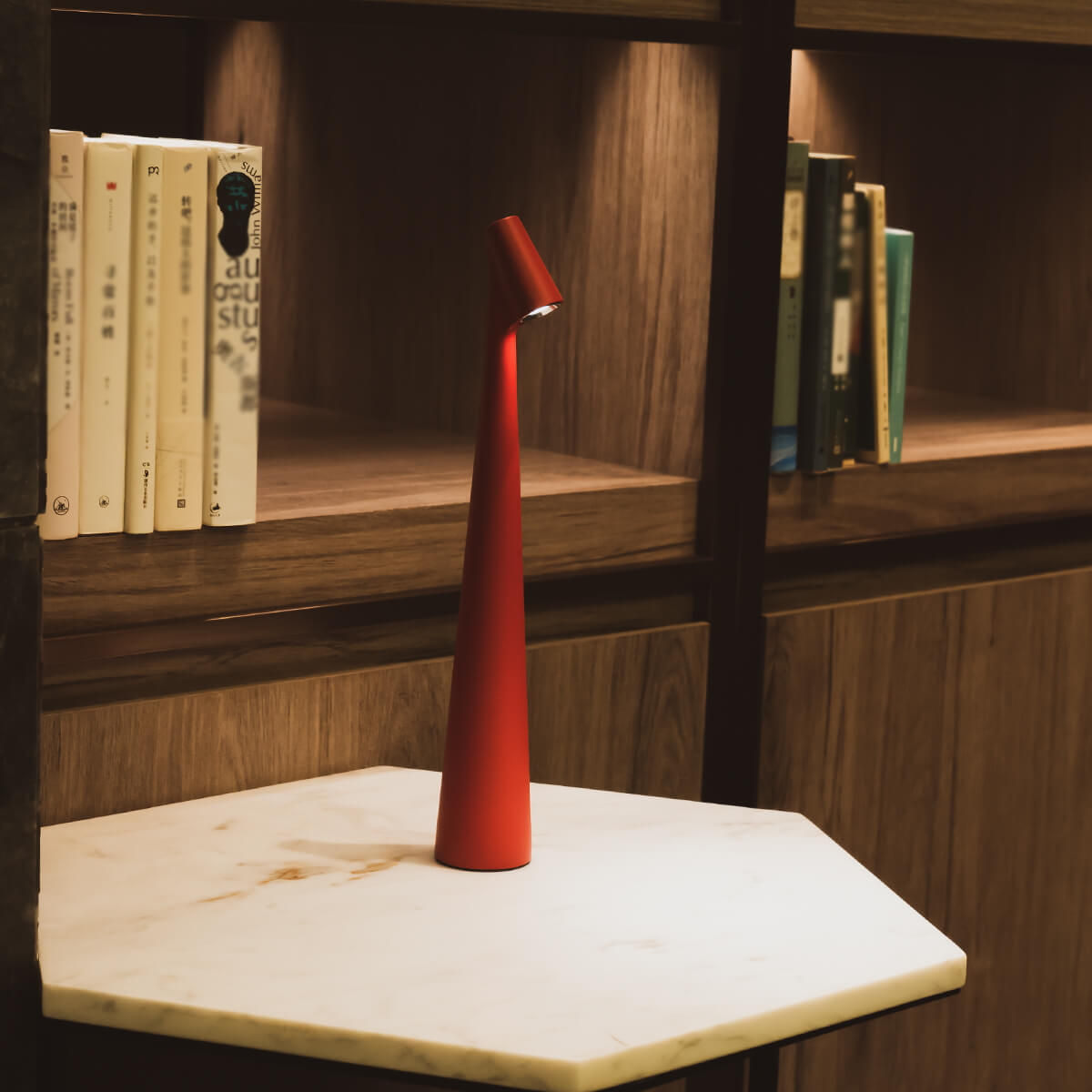 Sculpting Table Lamp with Adjustable Shade - Modern Design for Home Office & Living Room Lighting