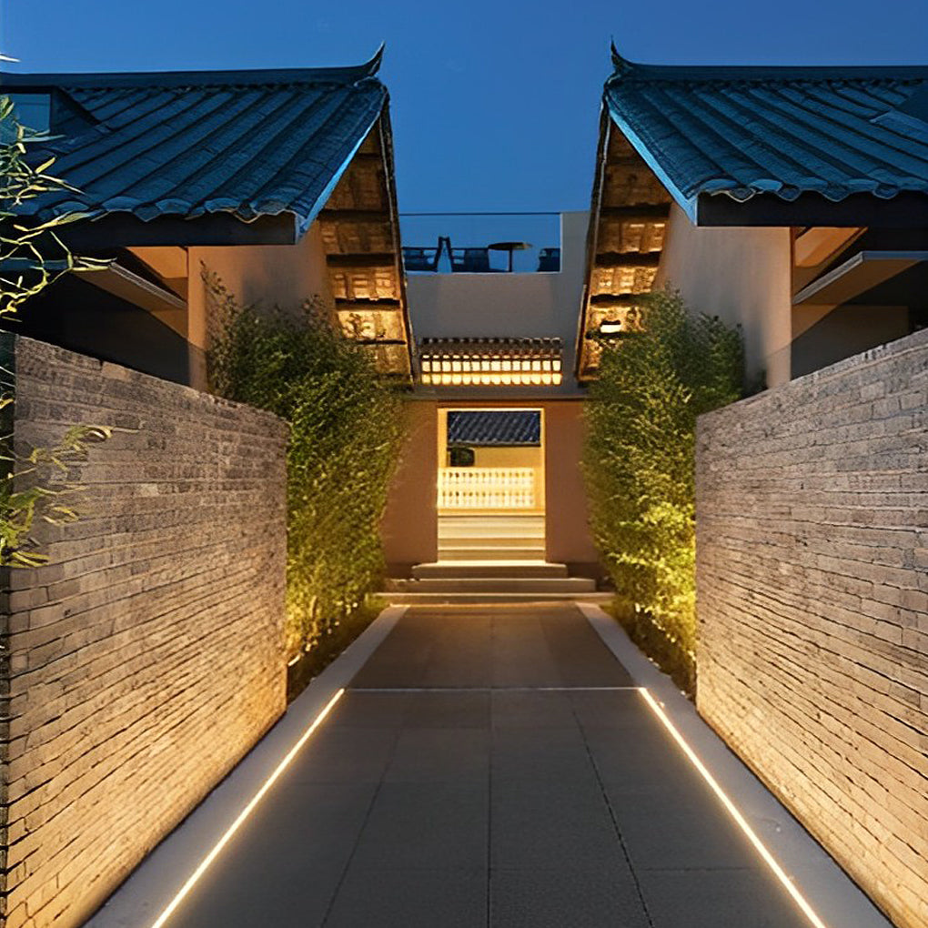 Adjustable Warm White Solar LED Strip Lights with Remote Control for Outdoor Lighting and Decoration