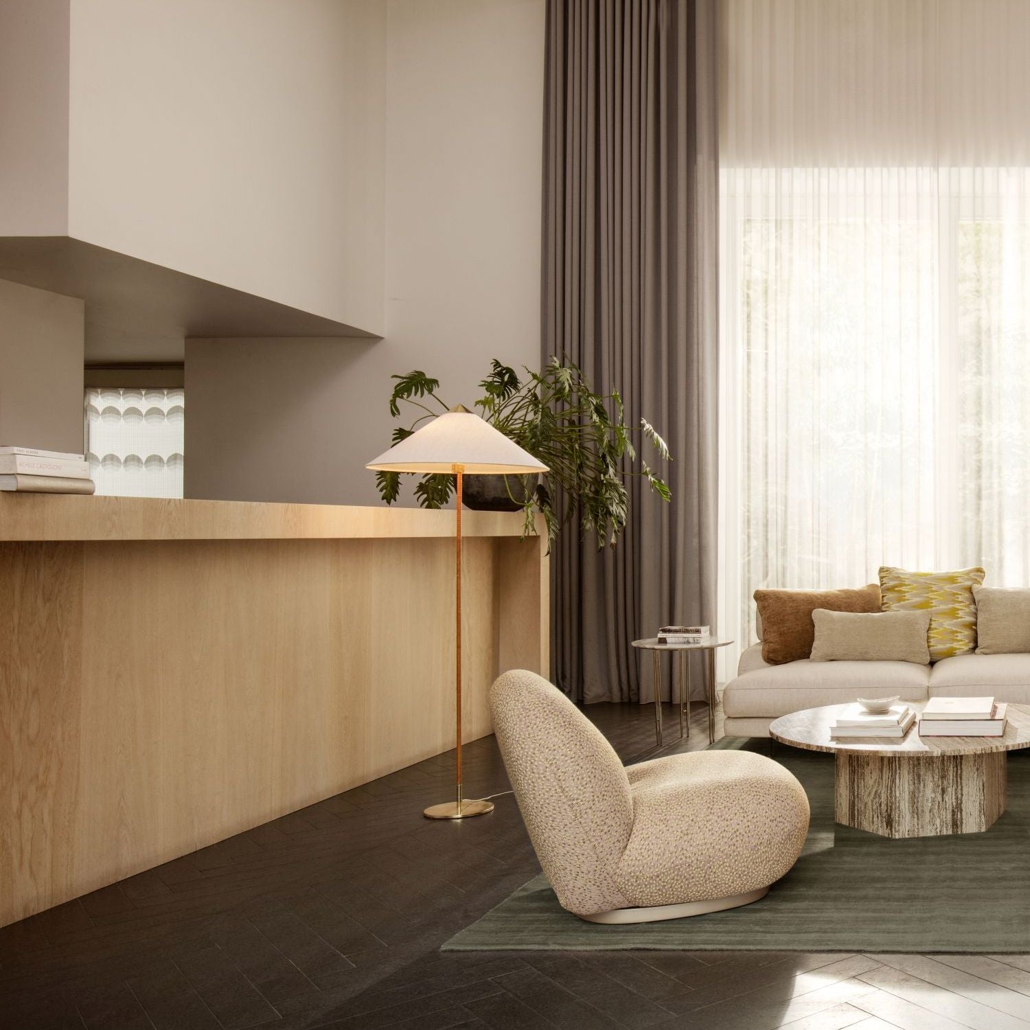 LED Floor Lamp with Adjustable Height and Modern Design for Living Room & Home Office