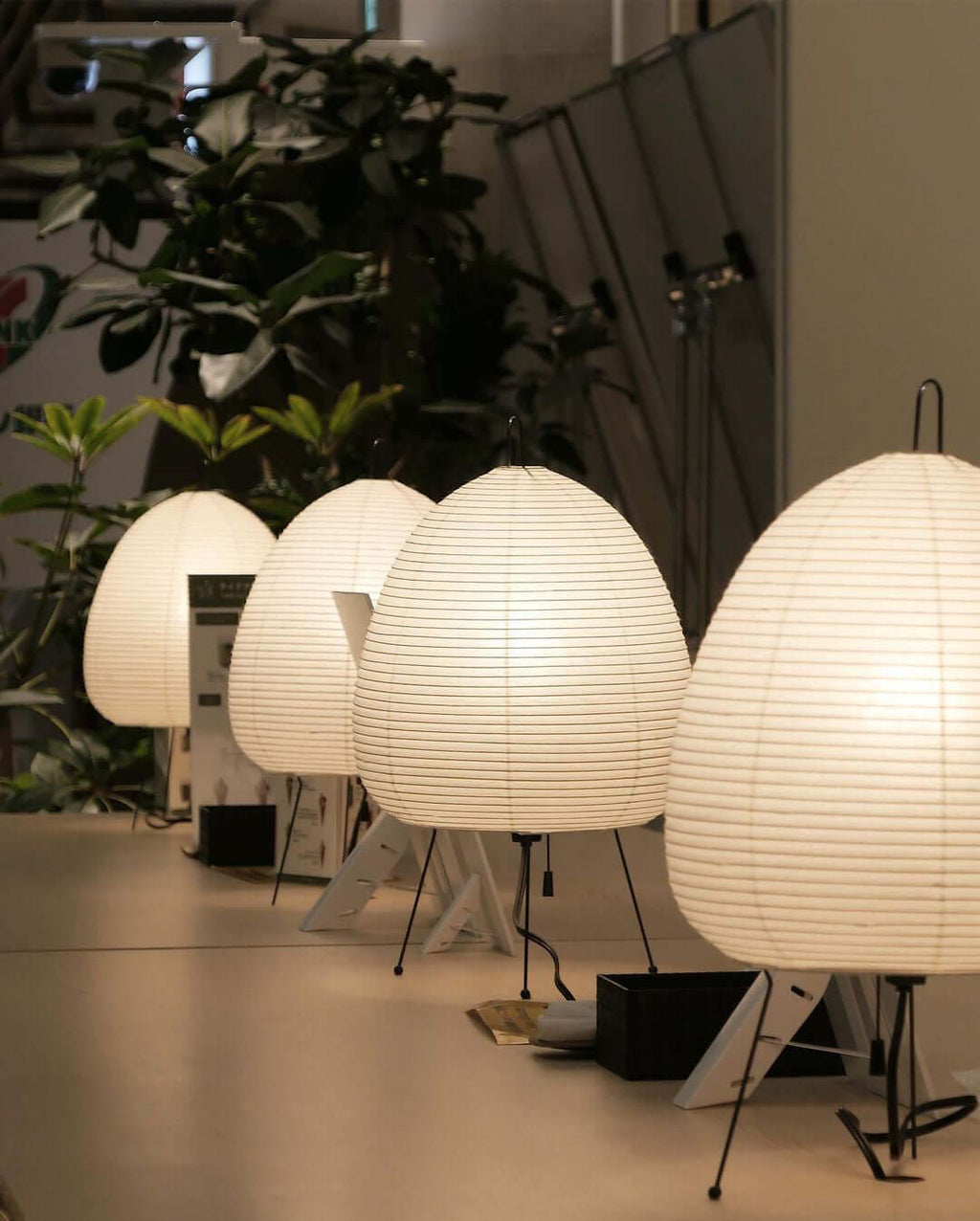 LED Table Lamp - Modern Design with Adjustable Brightness - Perfect for Home Office & Living Room Lighting