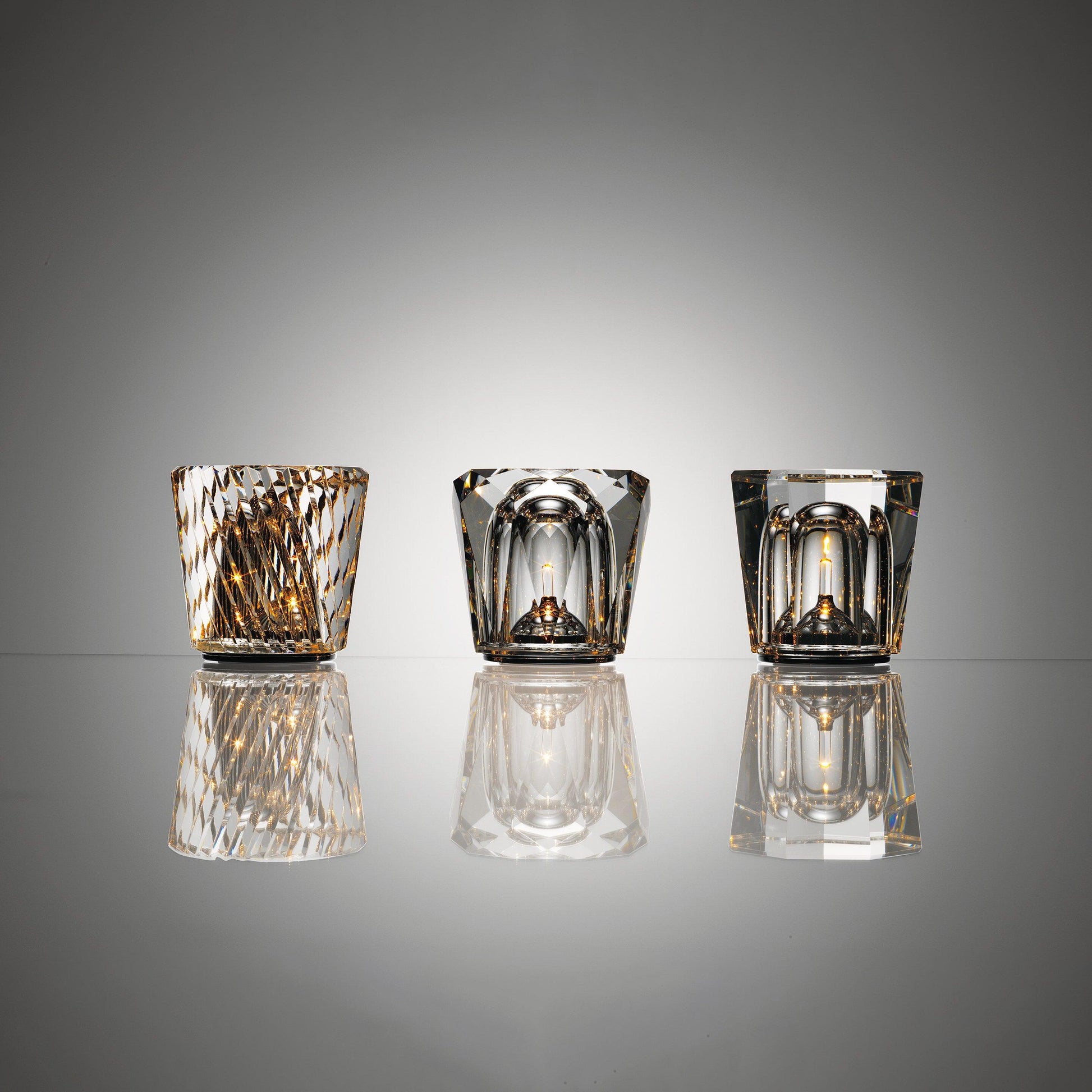 LED Crystal Diamond Table Lamp with Built-in Battery for Bedroom & Living Room Lighting