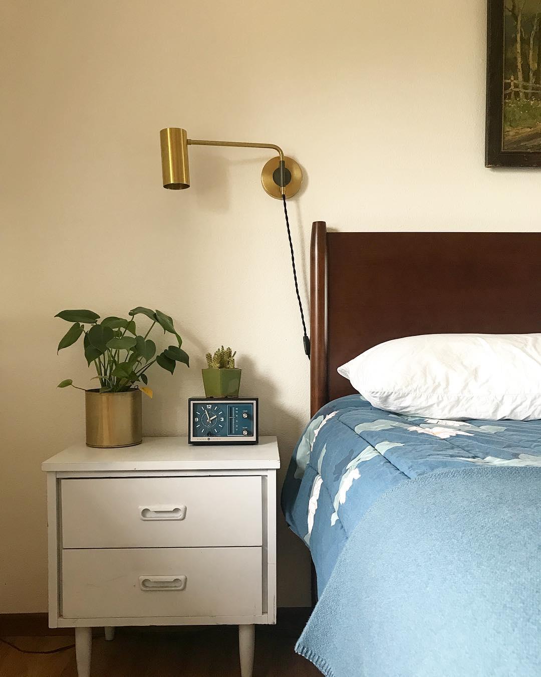 LED Swing Wall Sconce Light Fixture - Adjustable Arm Design for Living Room & Bedroom Lighting