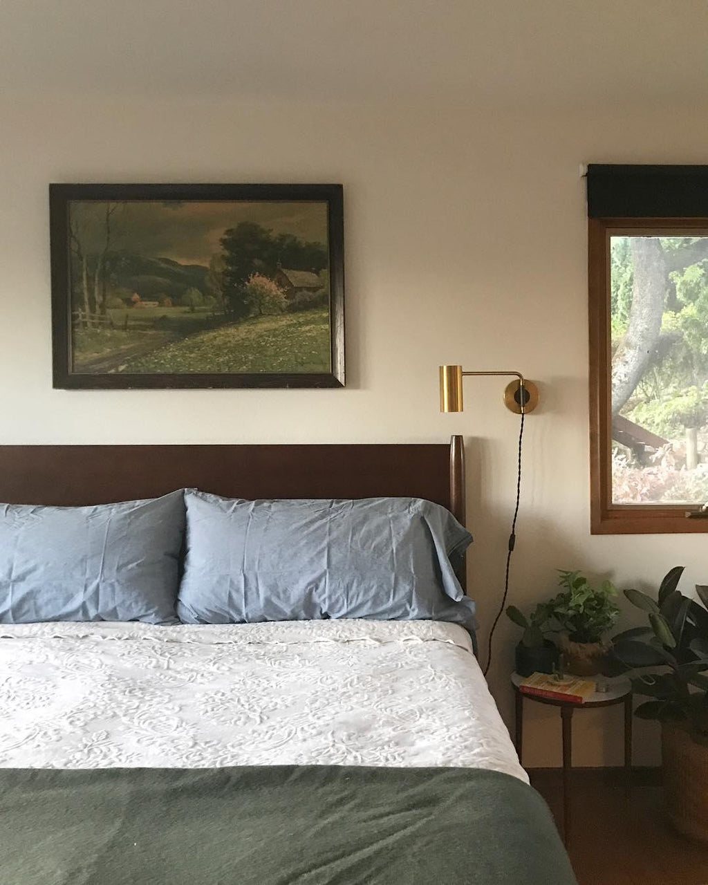 LED Swing Wall Sconce Light Fixture - Adjustable Arm Design for Living Room & Bedroom Lighting