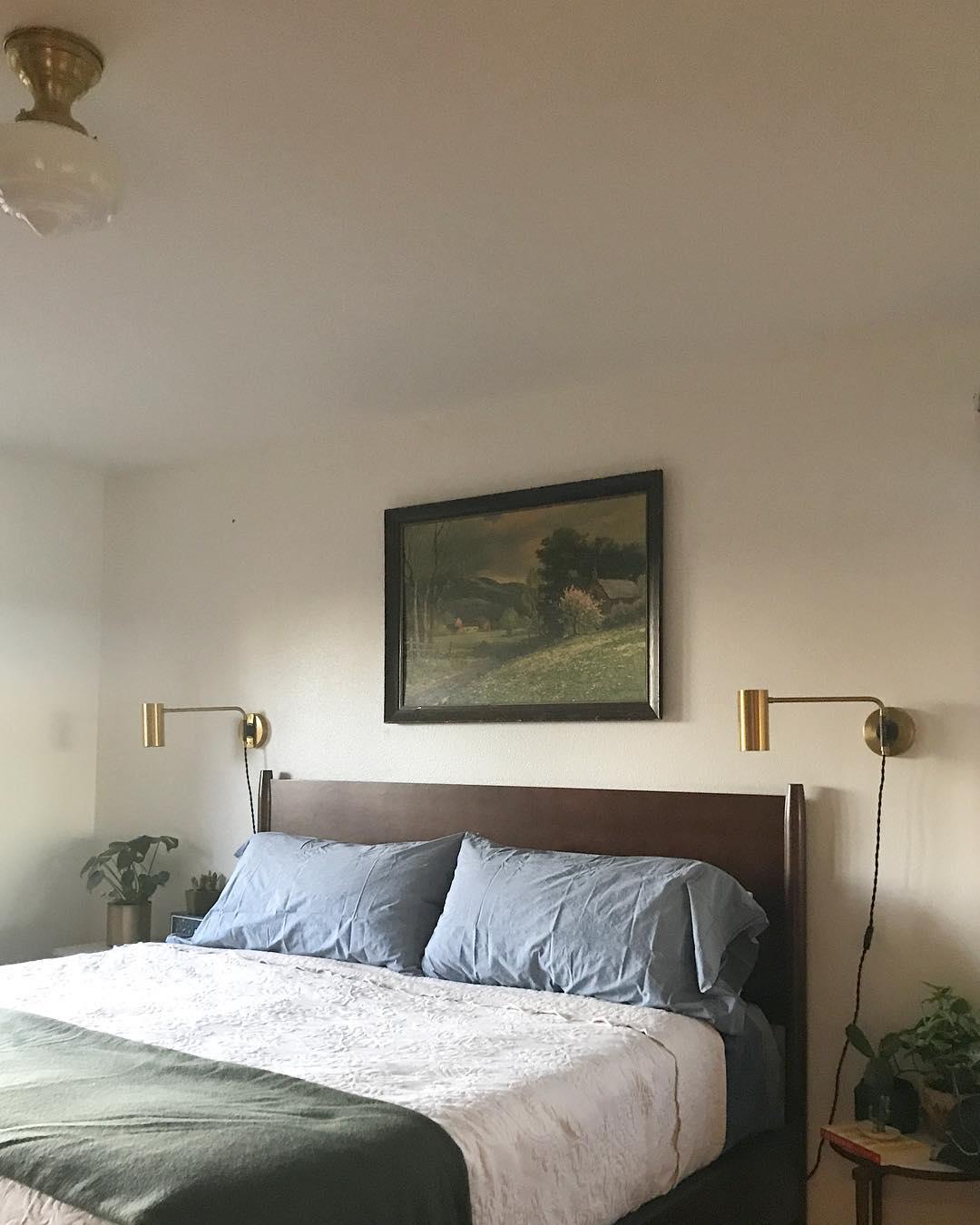 LED Swing Wall Sconce Light Fixture - Adjustable Arm Design for Living Room & Bedroom Lighting