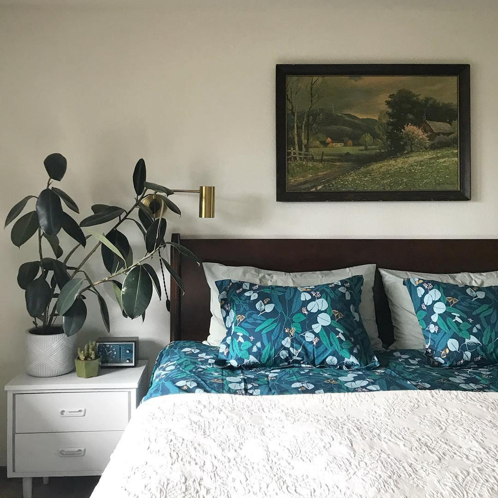 LED Swing Wall Sconce Light Fixture - Adjustable Arm Design for Living Room & Bedroom Lighting