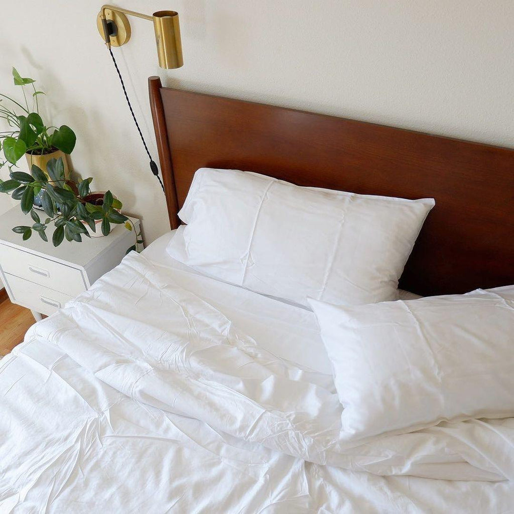 LED Swing Wall Sconce Light Fixture - Adjustable Arm Design for Living Room & Bedroom Lighting