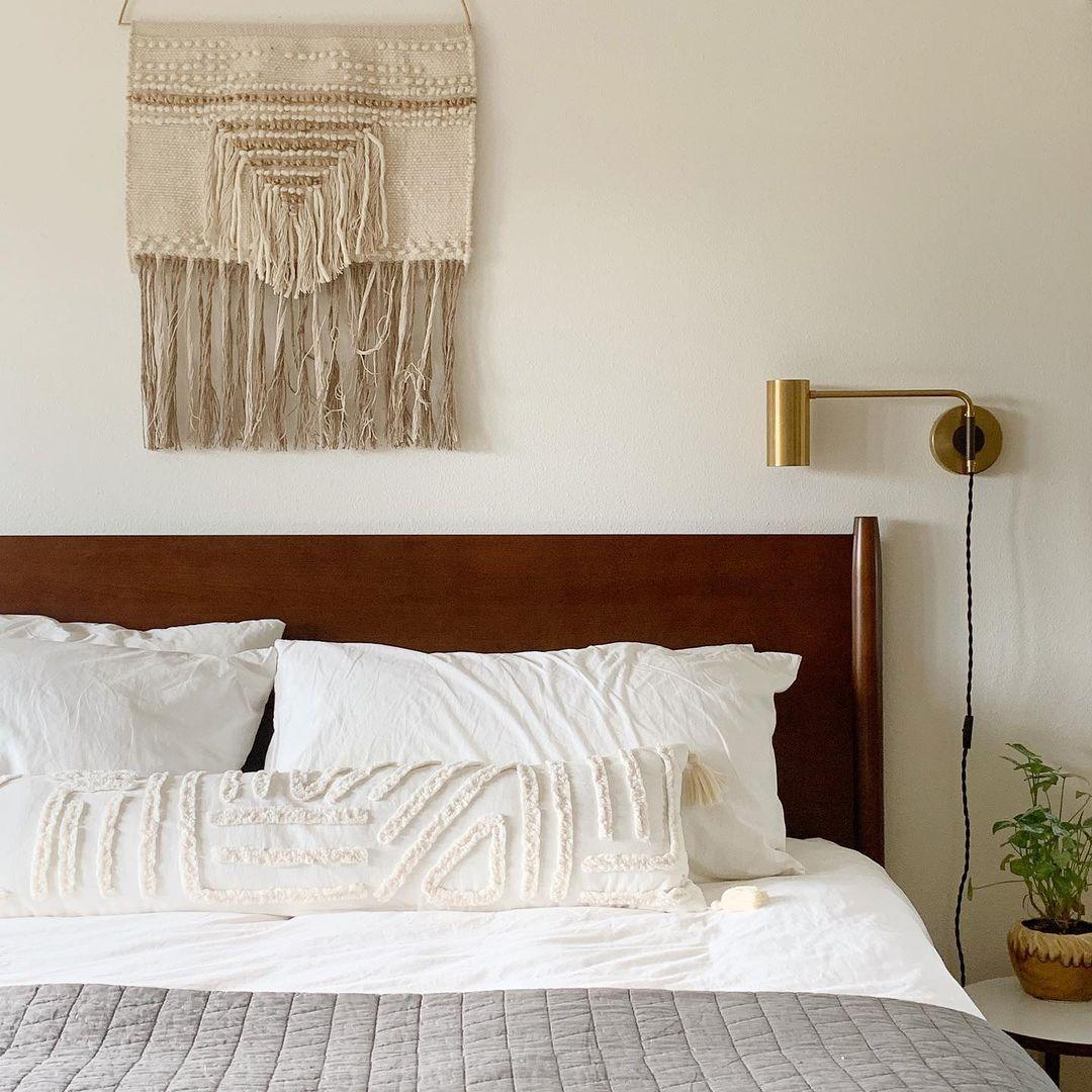 LED Swing Wall Sconce Light Fixture - Adjustable Arm Design for Living Room & Bedroom Lighting