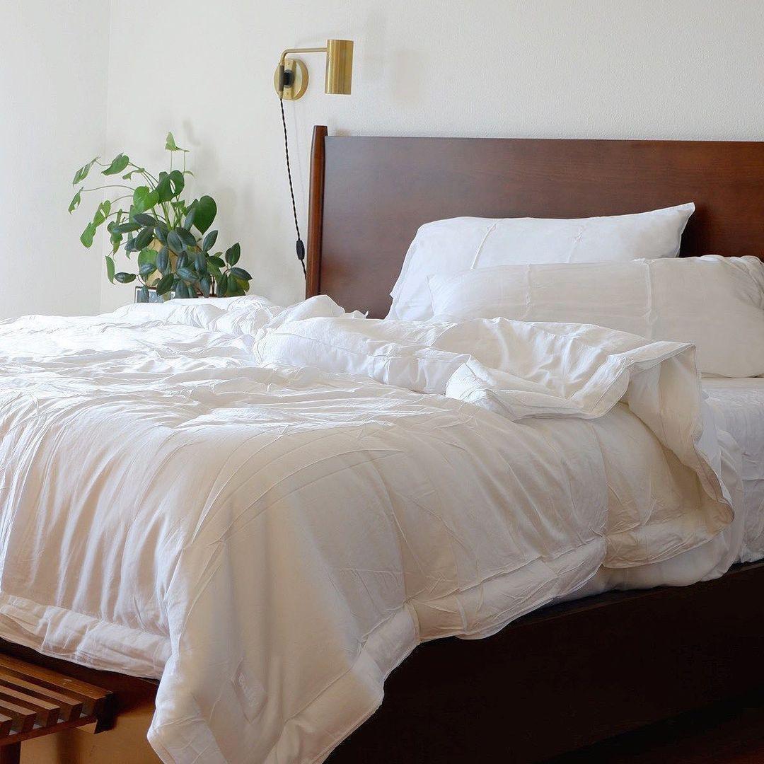 LED Swing Wall Sconce Light Fixture - Adjustable Arm Design for Living Room & Bedroom Lighting