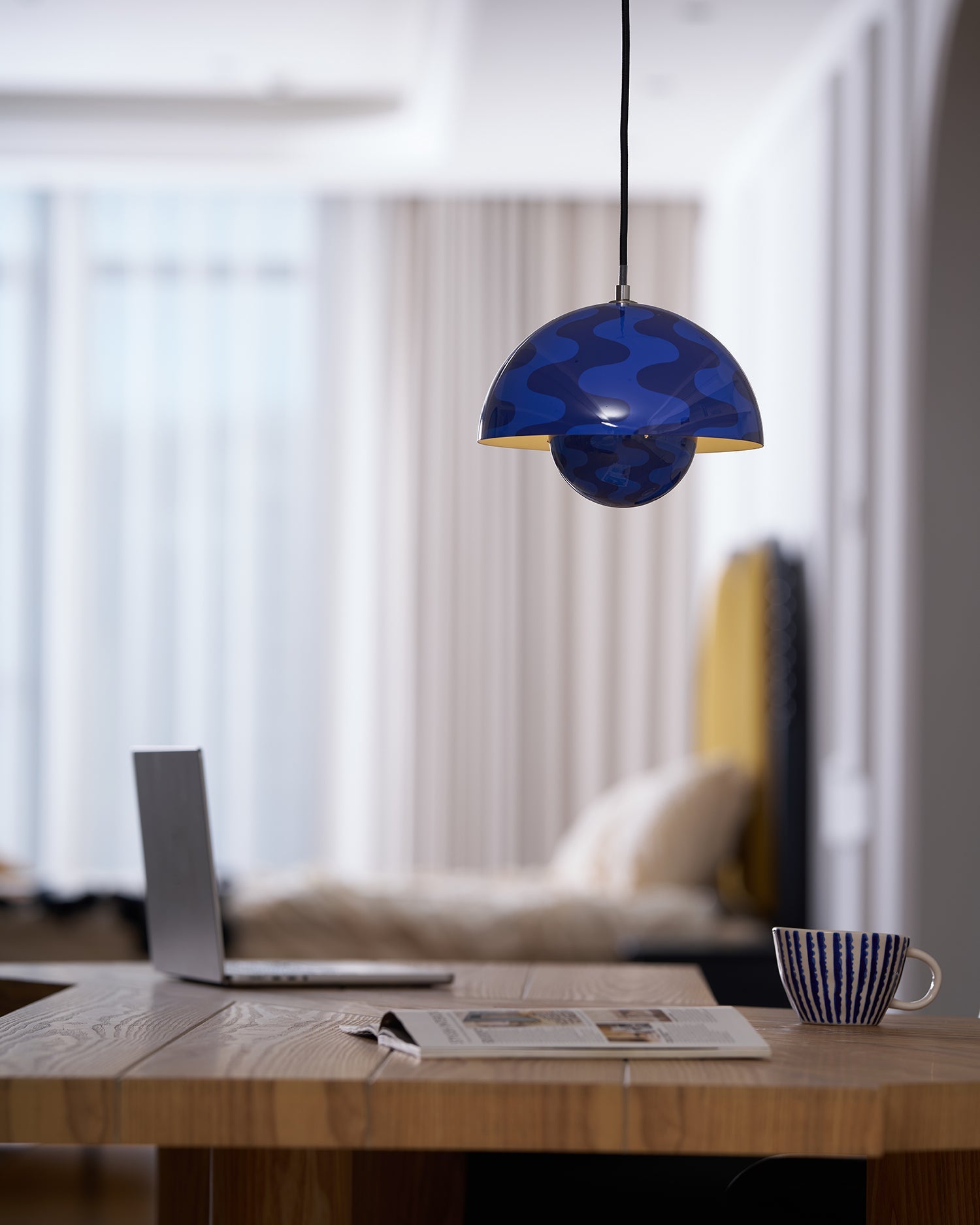 LED Flowerpot Pendant Light Fixture - Modern Hanging Lamp for Kitchen, Dining Room & Living Room Decor