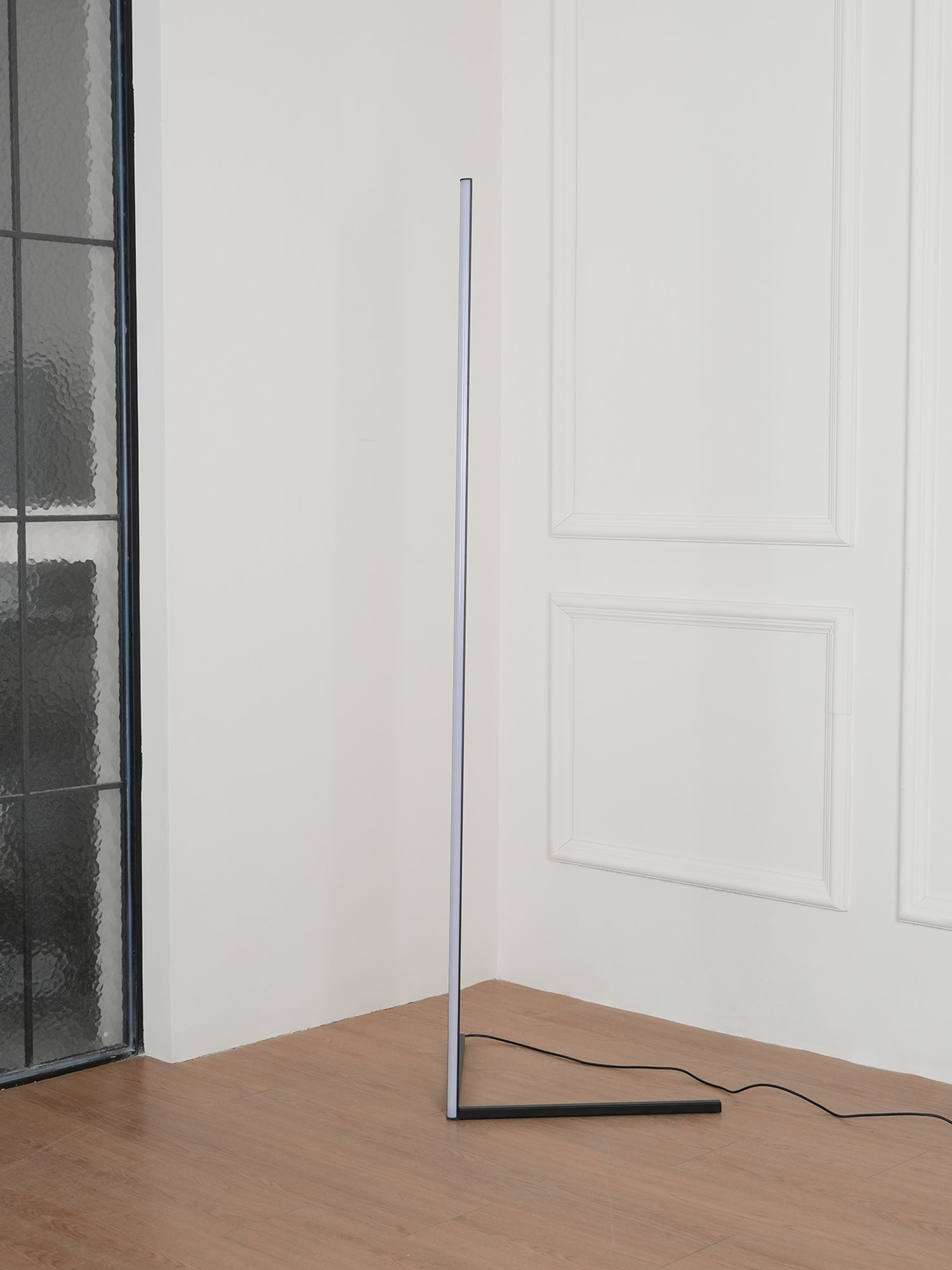 Minimalist LED Floor Lamp | Slim Profile, Remote Control & Ideal for Indoor Spaces