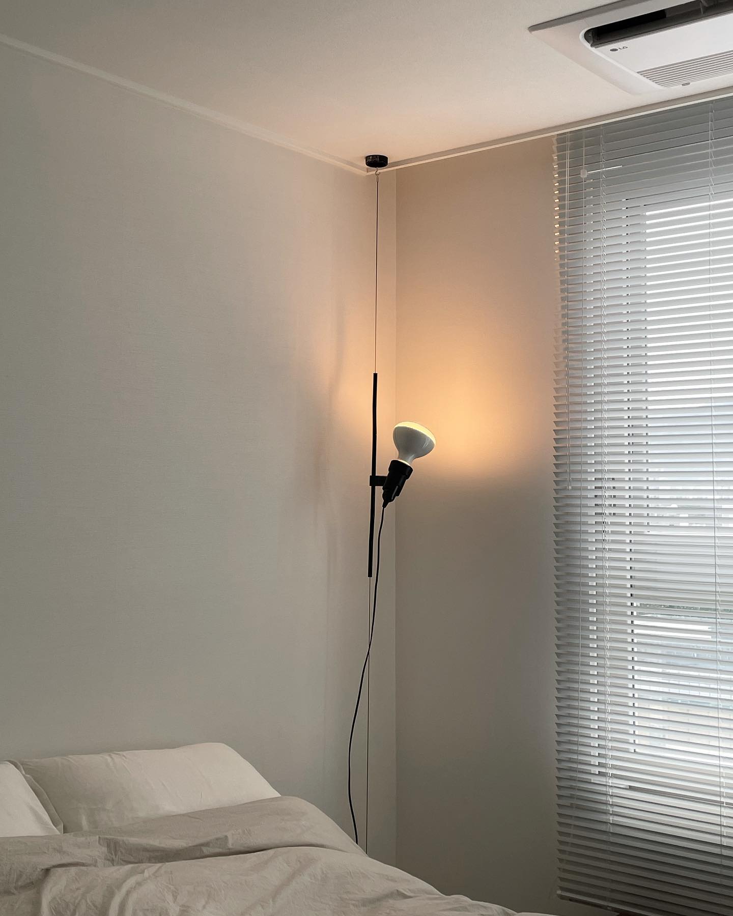 Parentesi Pendant Light Fixture - Adjustable Modern Design for Dining Room & Kitchen Lighting