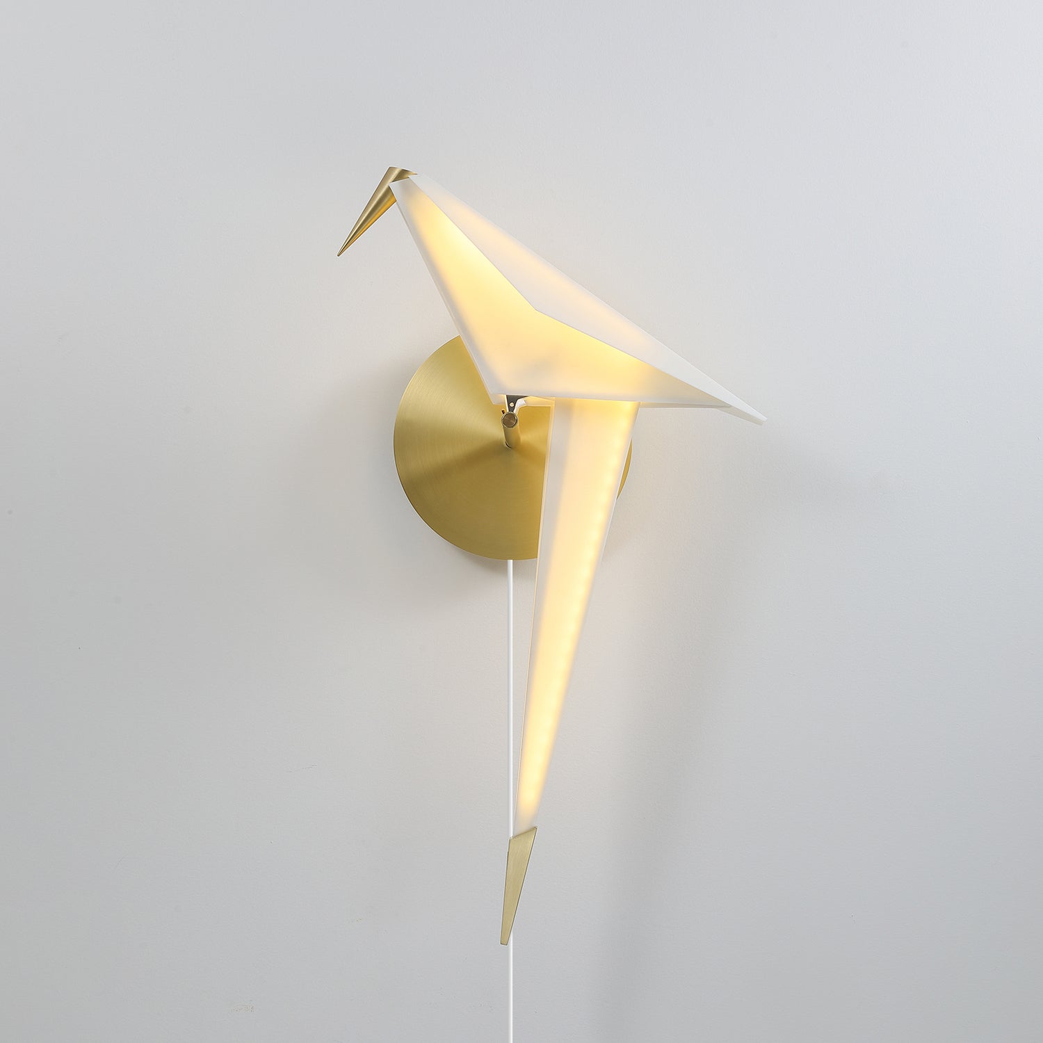 Plug-In Wall Lamp with Perching Bird Design - Decorative Lighting for Living Room & Bedroom