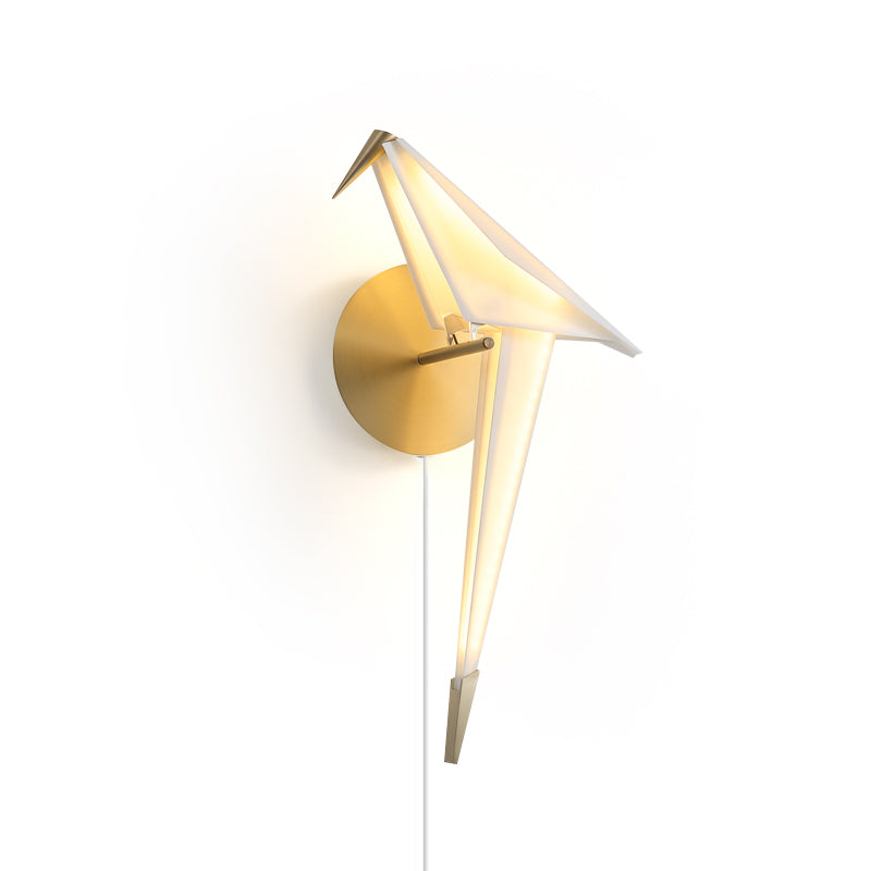 Plug-In Wall Lamp with Perching Bird Design - Decorative Lighting for Living Room & Bedroom