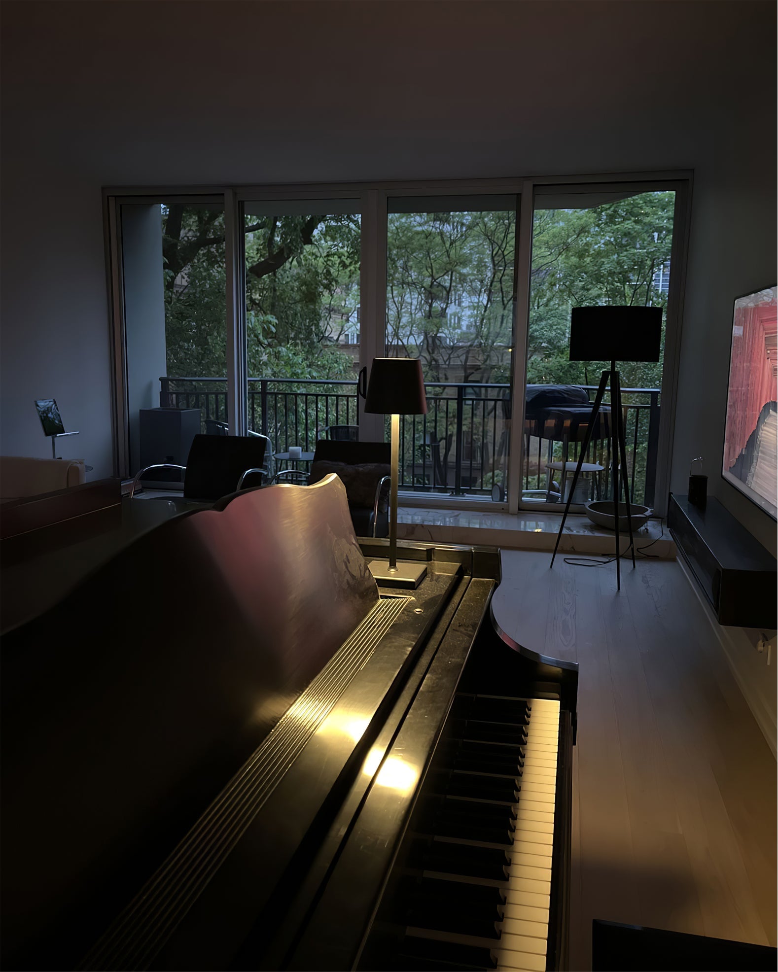 LED Battery-Powered Table Lamp with Built-in Rechargeable Design for Indoor & Outdoor Use