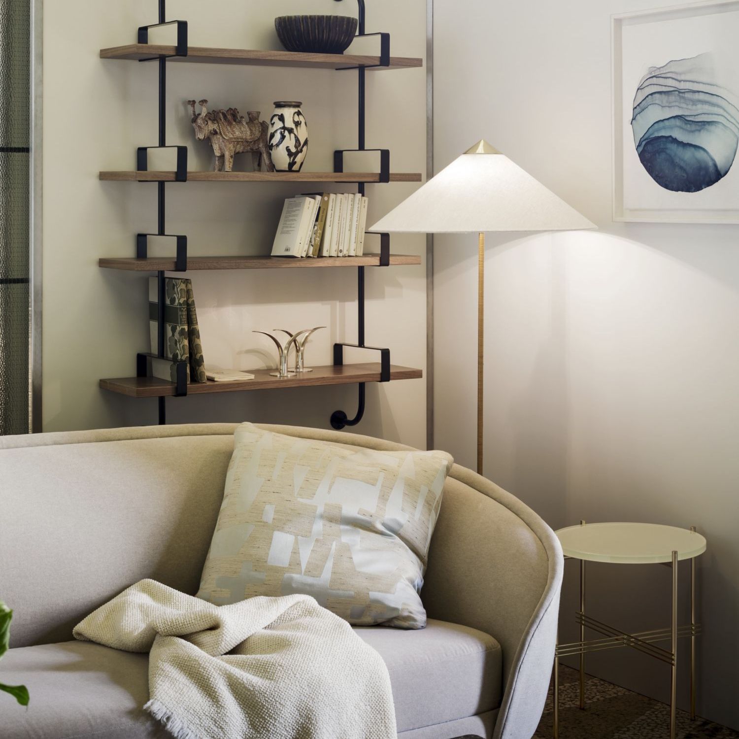 LED Floor Lamp with Adjustable Height and Modern Design for Living Room & Home Office