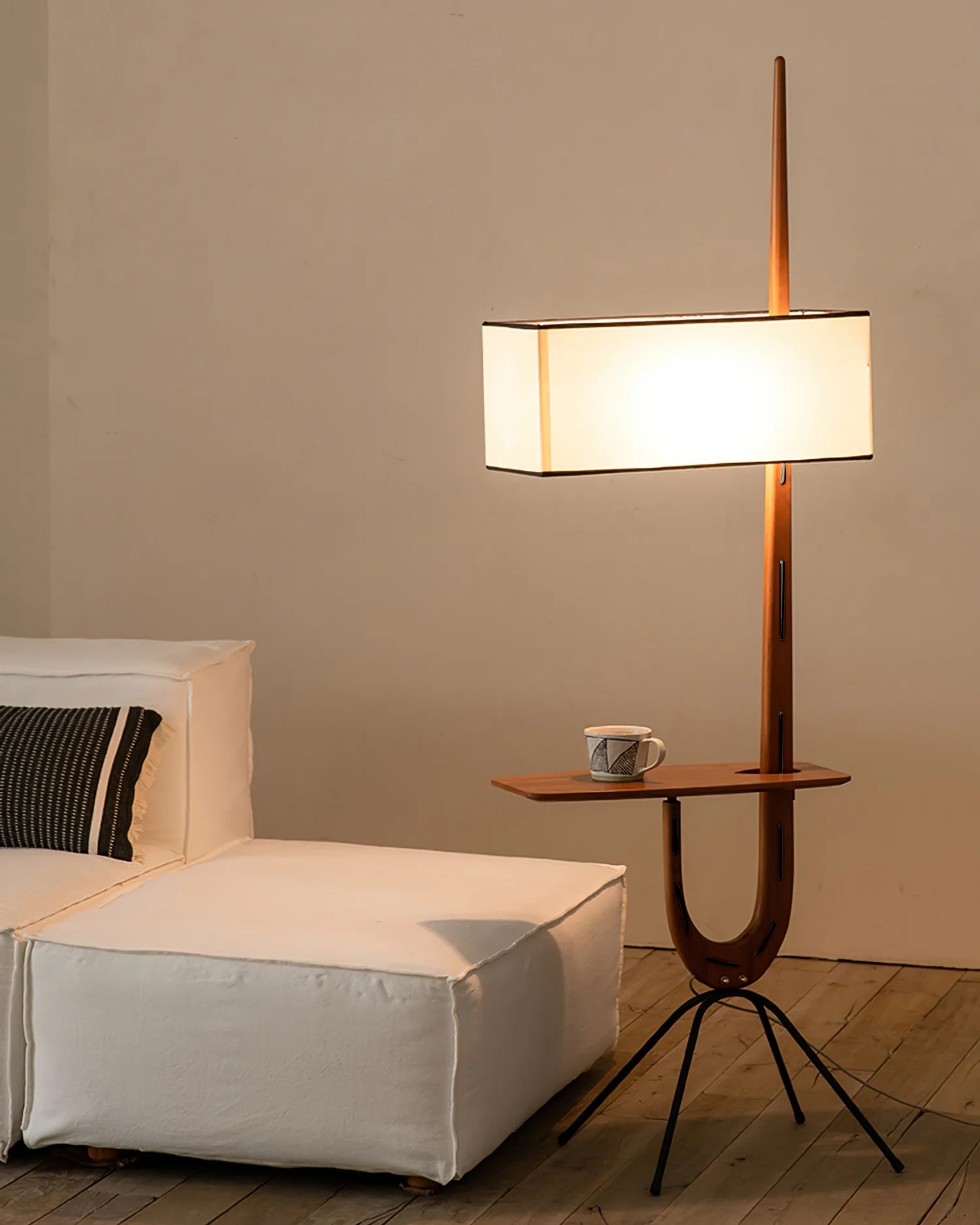 LED Giraffe Floor Lamp with Adjustable Height for Living Room & Kids' Room Lighting