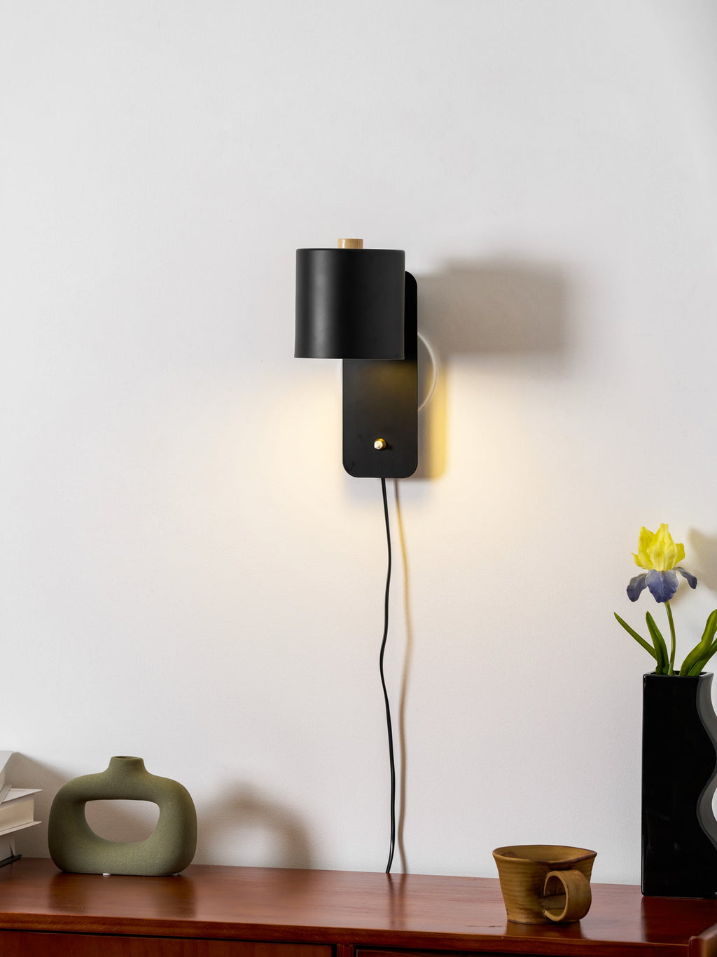 Rotatable Cylinder Plug-in Wall Lamp | 350-Degree Adjustable, Minimalist Design for Modern Indoor Spaces
