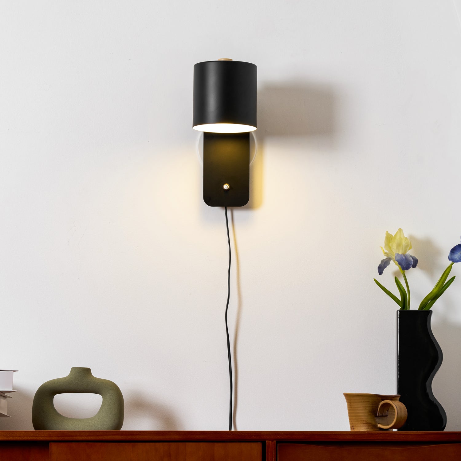 Rotatable Cylinder Plug-in Wall Lamp | 350-Degree Adjustable, Minimalist Design for Modern Indoor Spaces