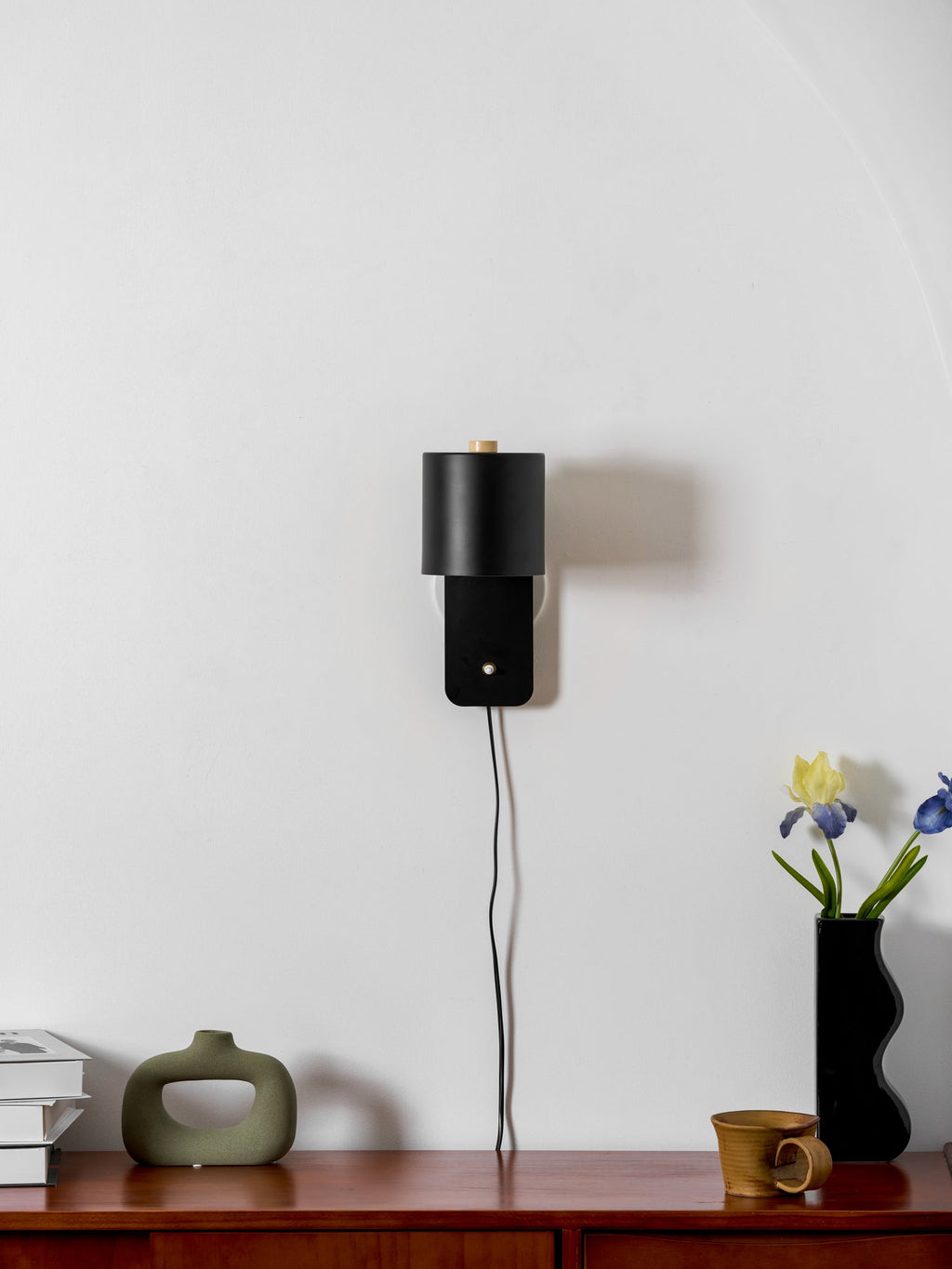 Rotatable Cylinder Plug-in Wall Lamp | 350-Degree Adjustable, Minimalist Design for Modern Indoor Spaces