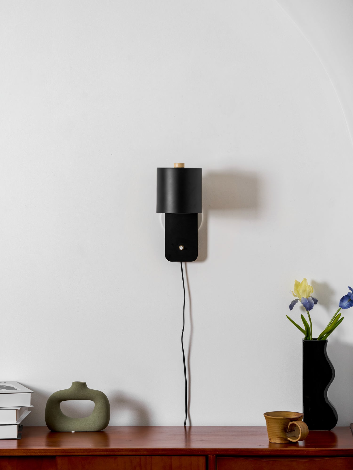 Rotatable Cylinder Plug-in Wall Lamp | 350-Degree Adjustable, Minimalist Design for Modern Indoor Spaces