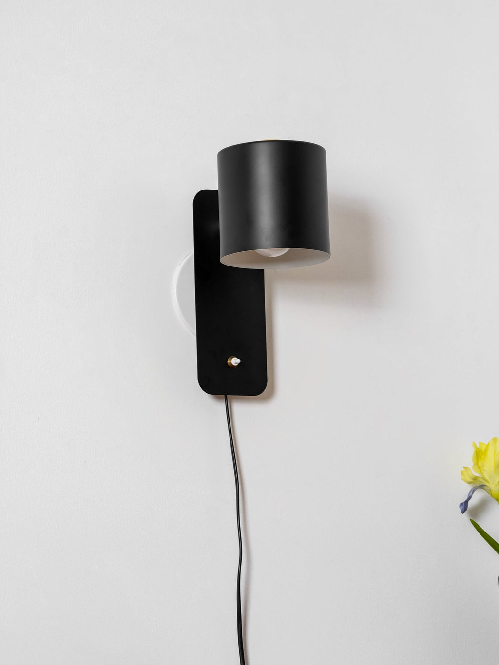 Rotatable Cylinder Plug-in Wall Lamp | 350-Degree Adjustable, Minimalist Design for Modern Indoor Spaces