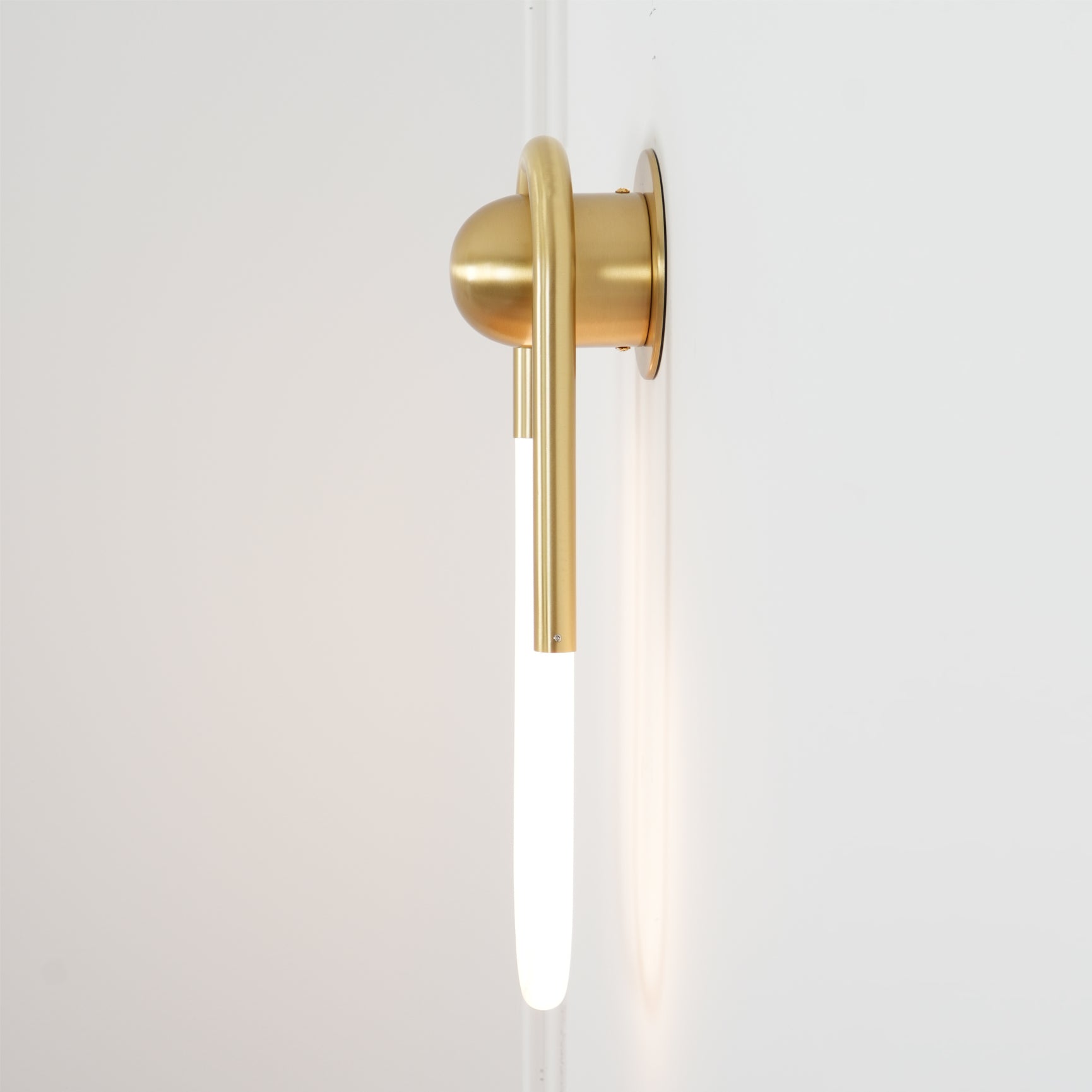 LED Wall Lamp - Rudi Loop Design - Modern Lighting Fixture for Living Room & Bedroom