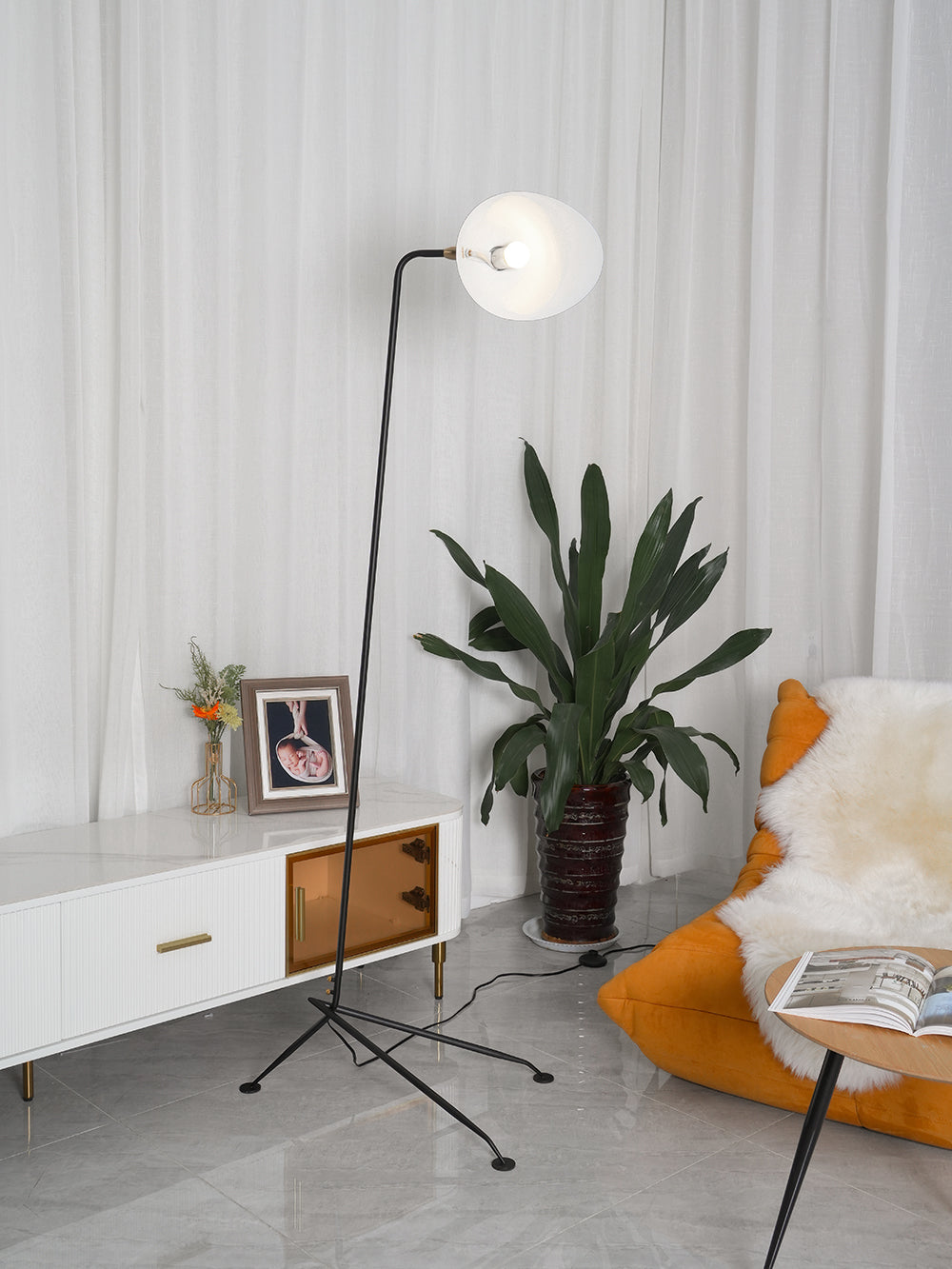 LED Floor Lamp - Adjustable Arm Design - Modern Lighting for Living Room & Home Office