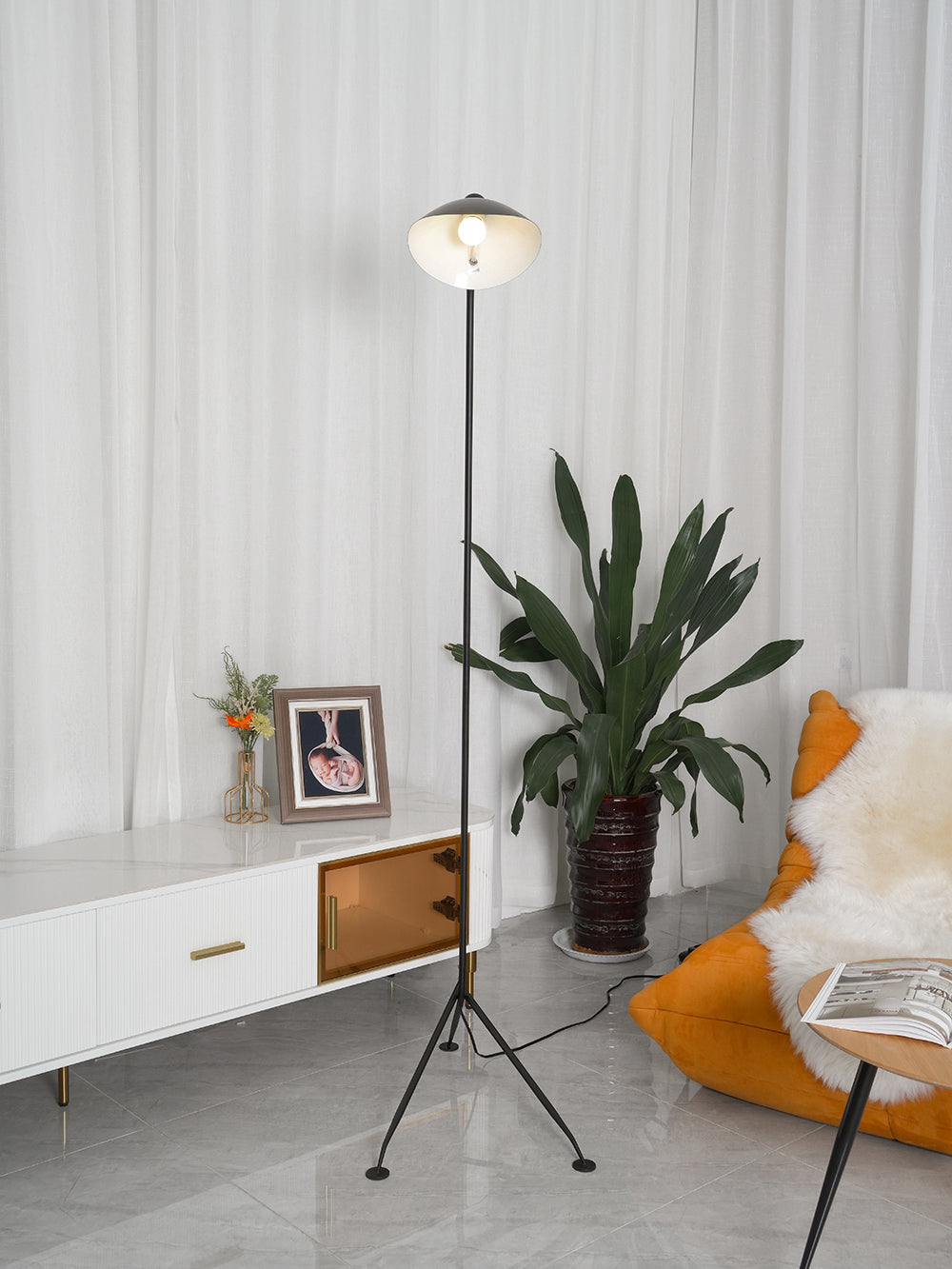 LED Floor Lamp - Adjustable Arm Design - Modern Lighting for Living Room & Home Office
