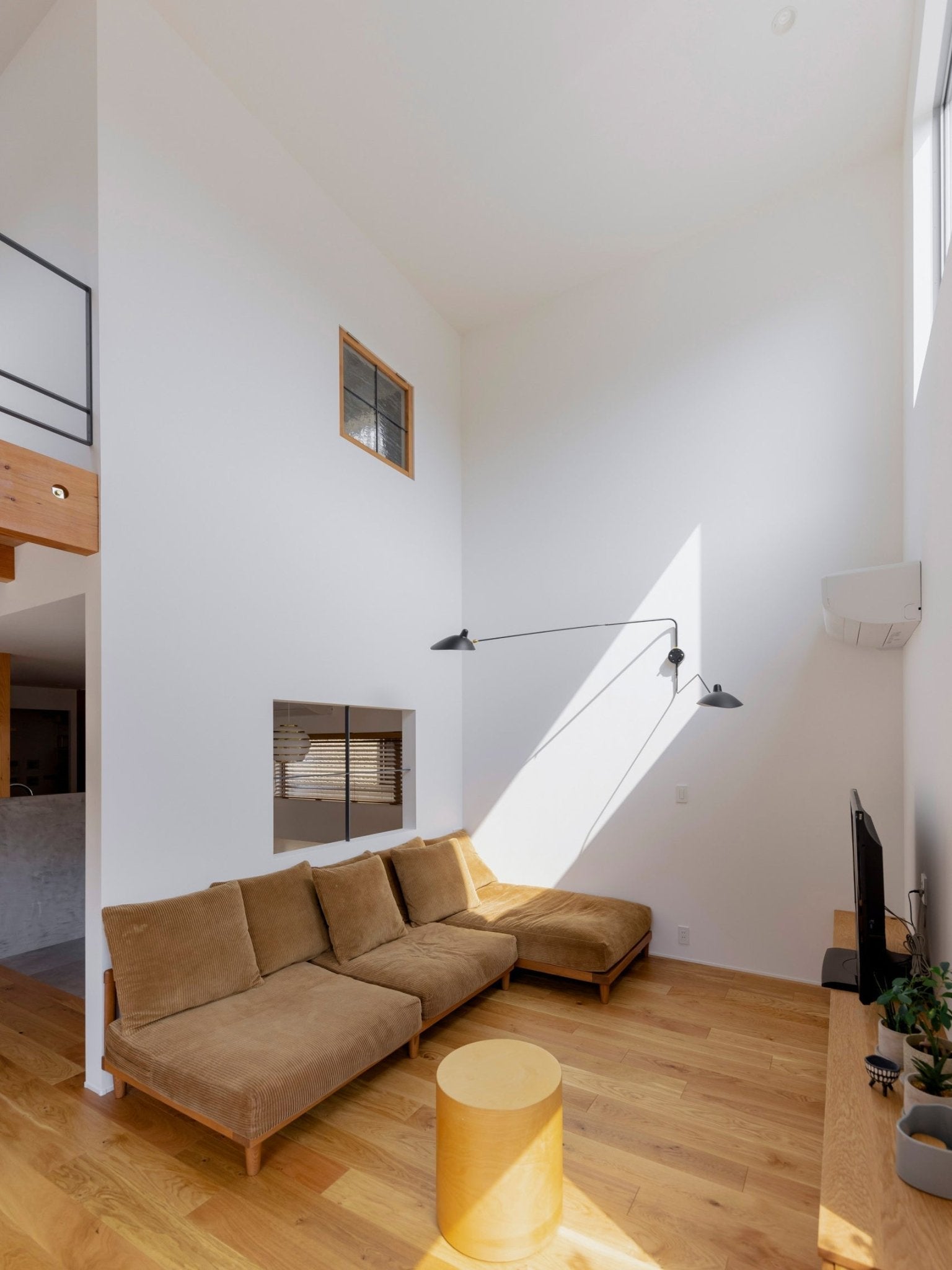 LED Wall Sconce Light Fixture - Adjustable Arm, Modern Design for Living Room & Bedroom Lighting