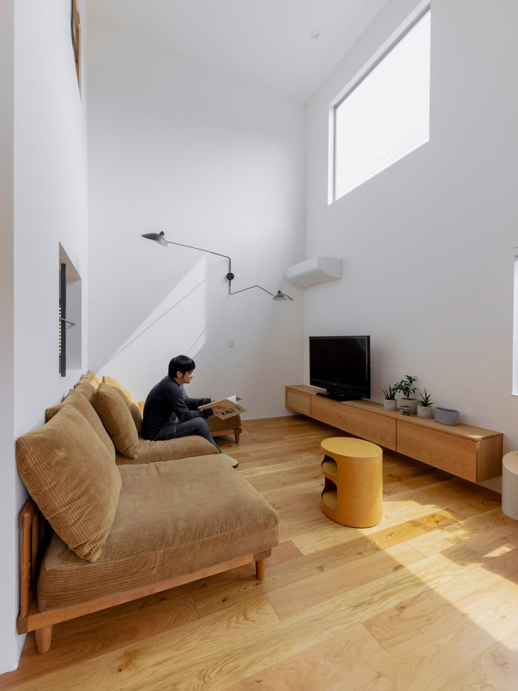 LED Wall Sconce Light Fixture - Adjustable Arm, Modern Design for Living Room & Bedroom Lighting