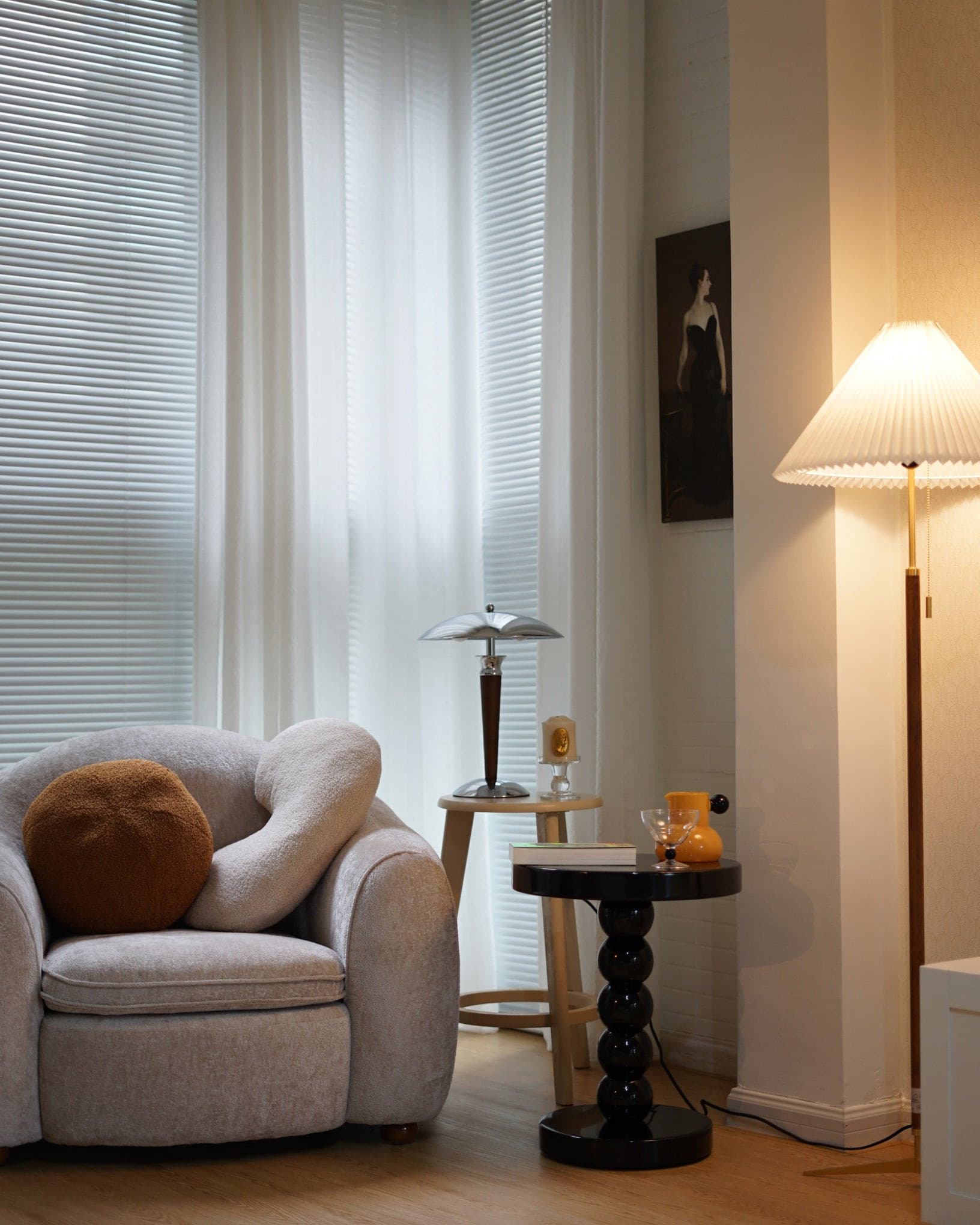 LED Table Lamp with Adjustable Brightness, Modern Design for Living Room & Bedroom, Touch Control & Energy Efficient Lighting