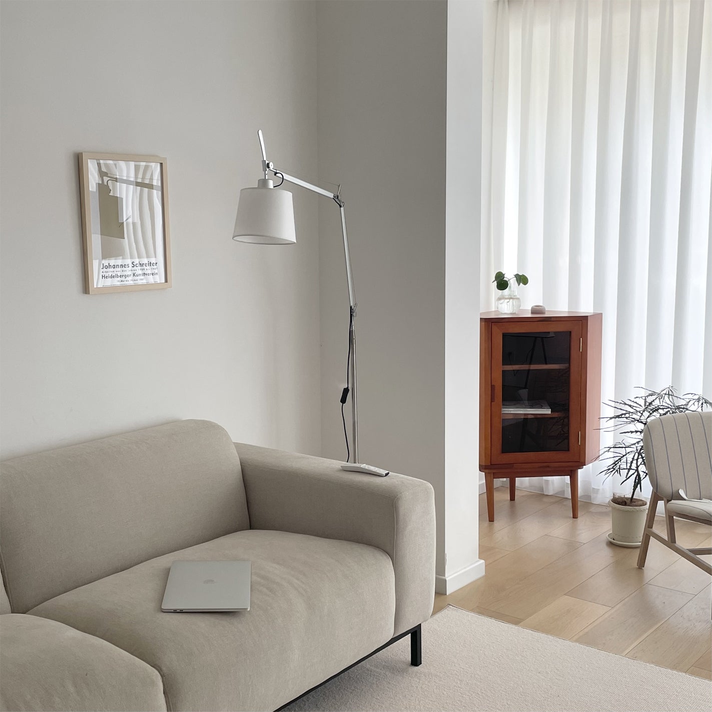 LED Modern Classic Floor Lamp with Adjustable Height for Living Room & Bedroom Lighting