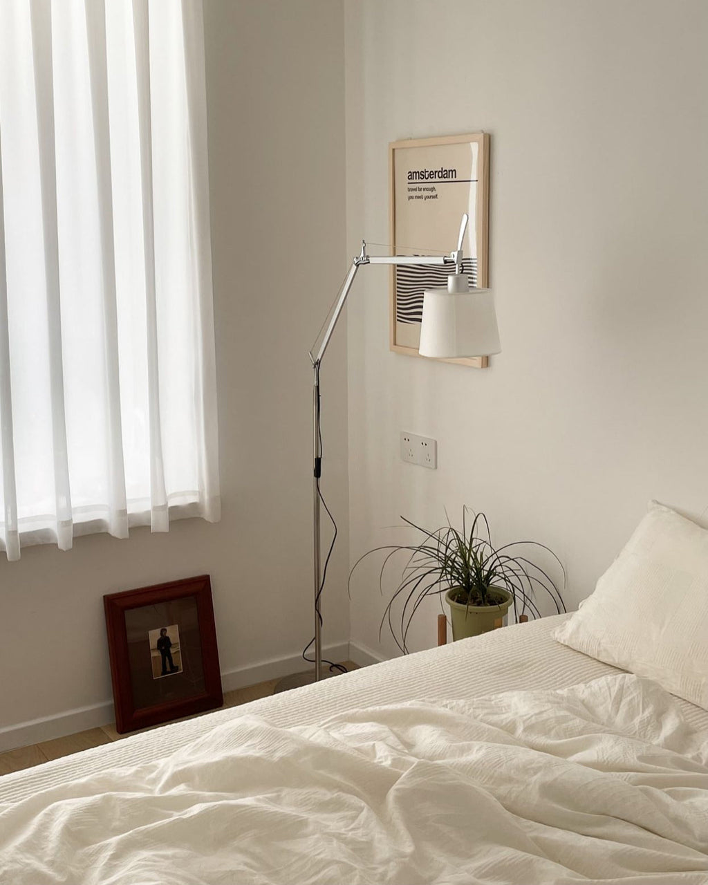 LED Modern Classic Floor Lamp with Adjustable Height for Living Room & Bedroom Lighting