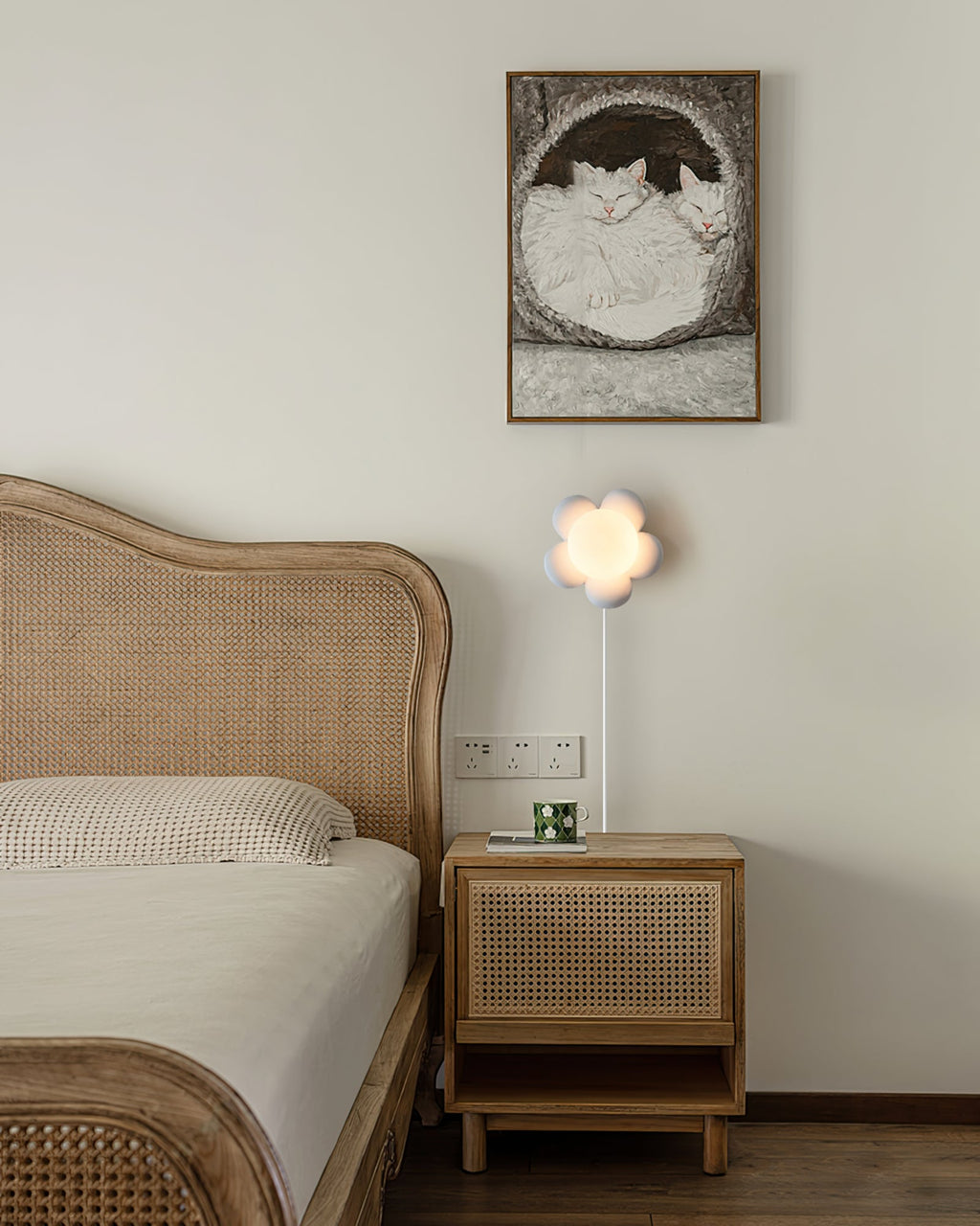 Bloom Flower Plug-In Wall Lamp - Decorative Floral Lighting Fixture for Living Room & Bedroom