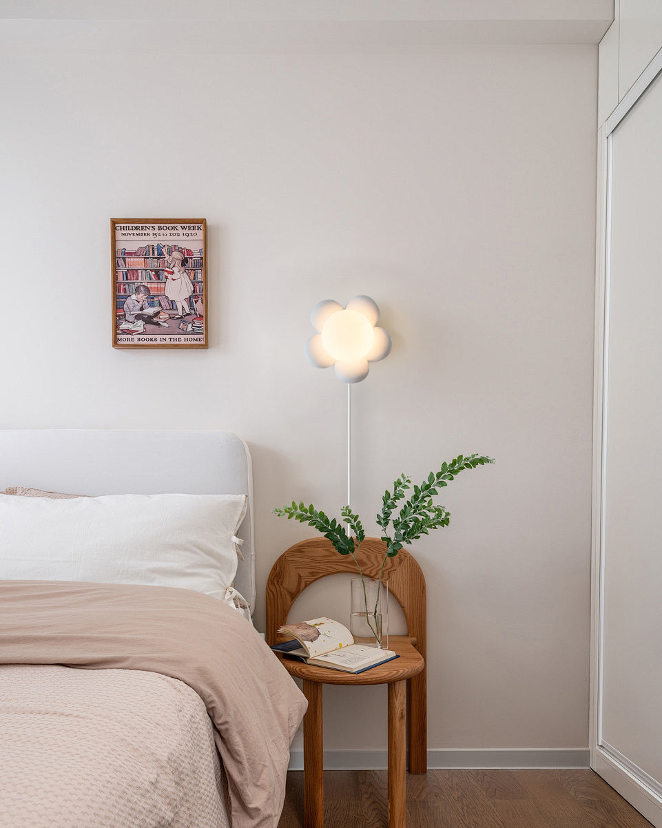 Bloom Flower Plug-In Wall Lamp - Decorative Floral Lighting Fixture for Living Room & Bedroom