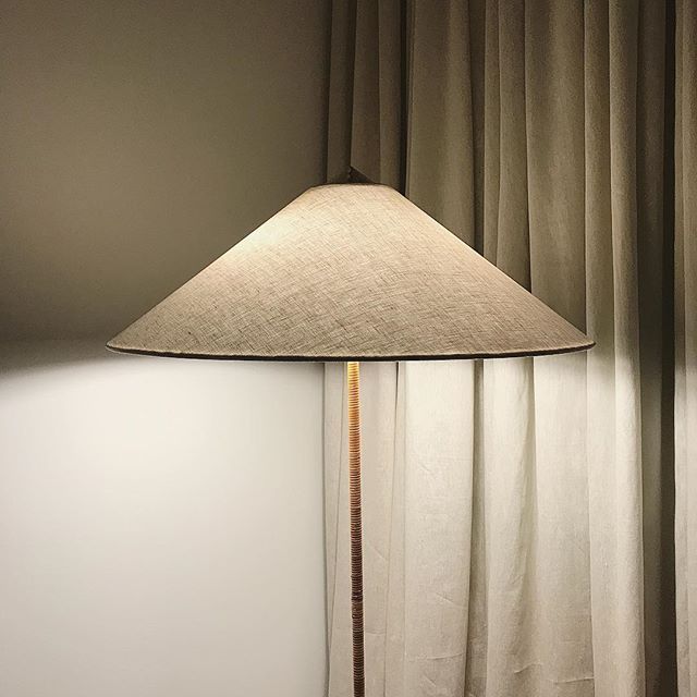 LED Floor Lamp with Adjustable Height and Modern Design for Living Room & Home Office