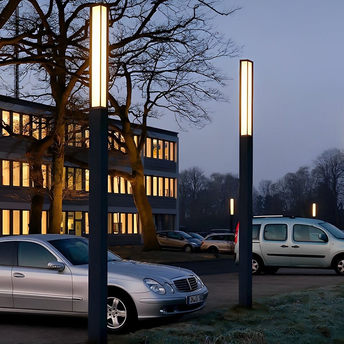 Solar Waterproof Metal High Pole Street Lights for Outdoor Pathway & Garden Illumination